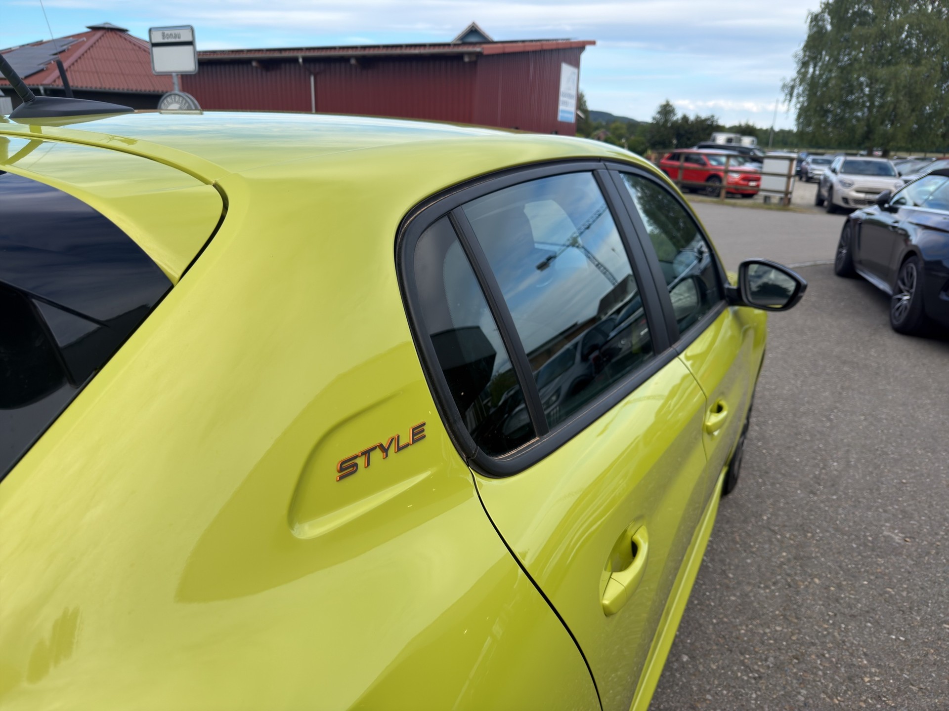 PEUGEOT 208 1.2 Hybrid Style-image-31