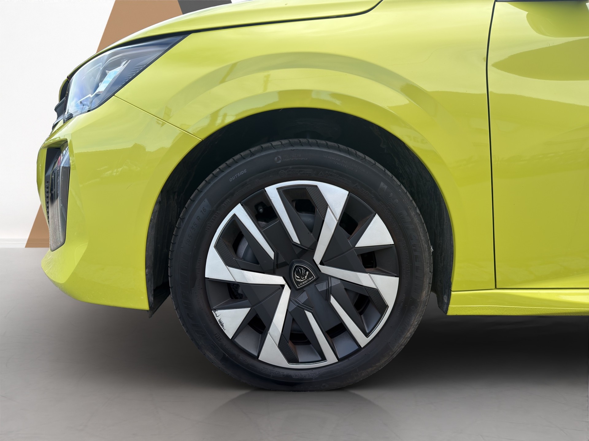 PEUGEOT 208 1.2 Hybrid Style-image-24