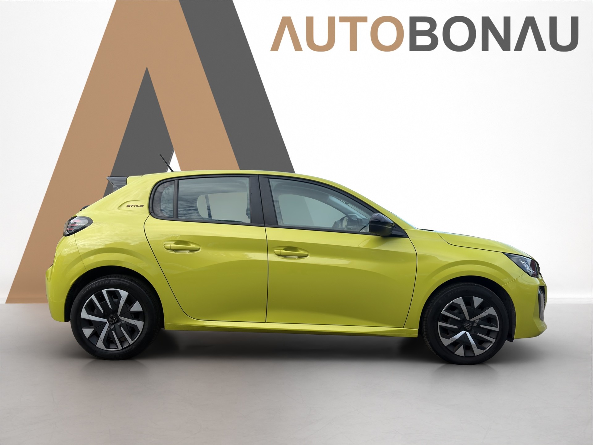 PEUGEOT 208 1.2 Hybrid Style-image-5