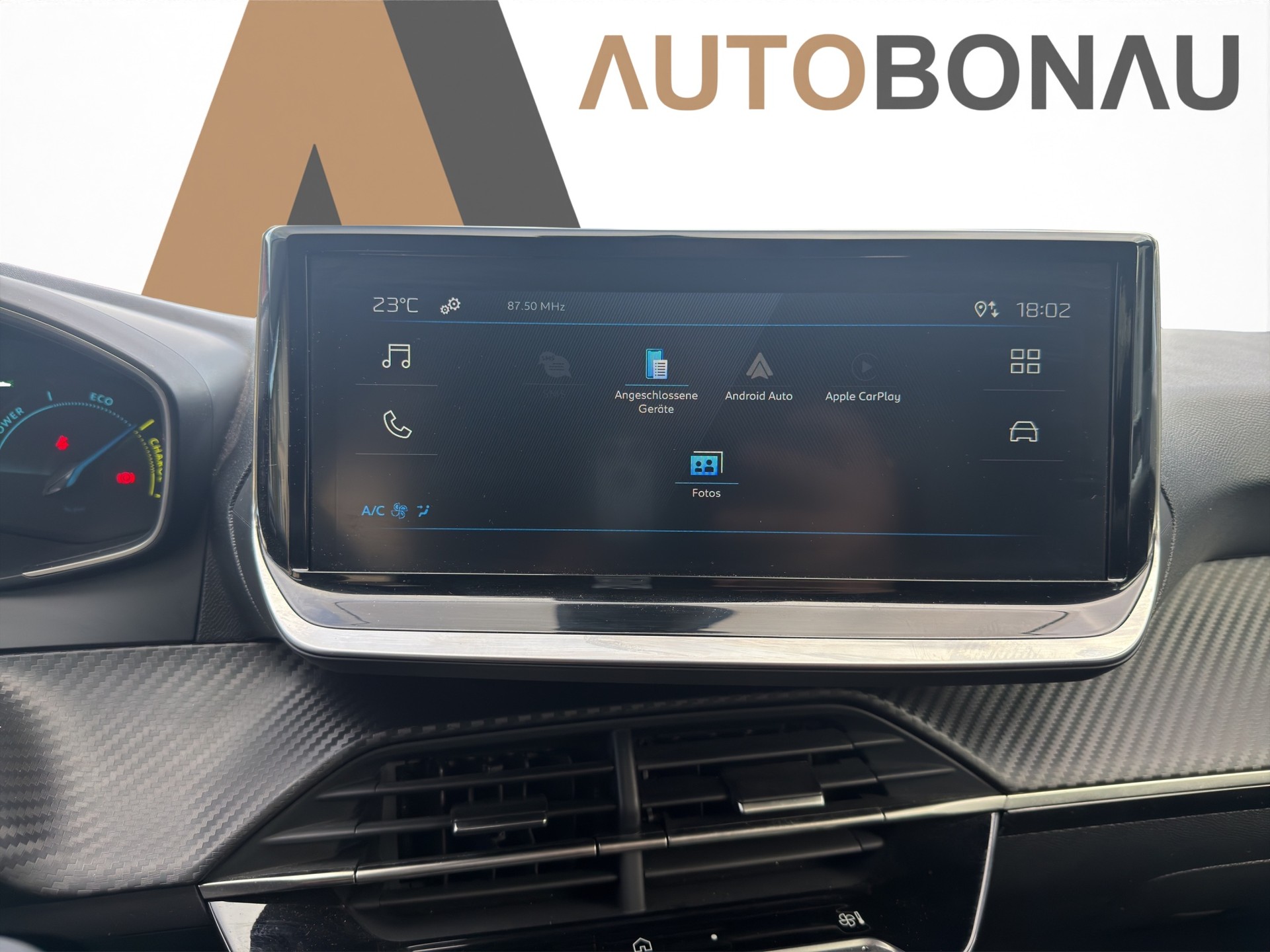 PEUGEOT 208 1.2 Hybrid Style-image-22