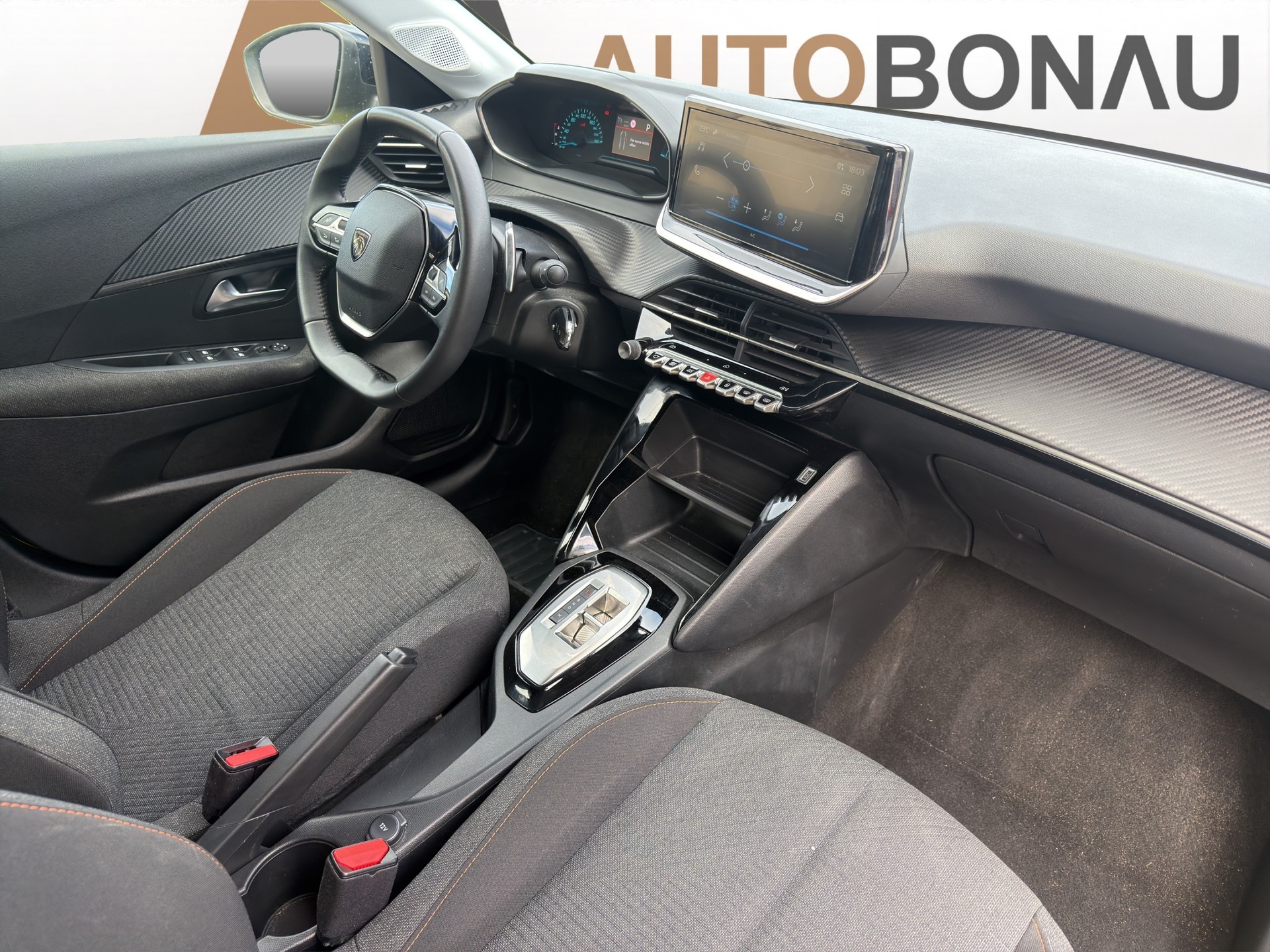 PEUGEOT 208 1.2 Hybrid Style-image-12