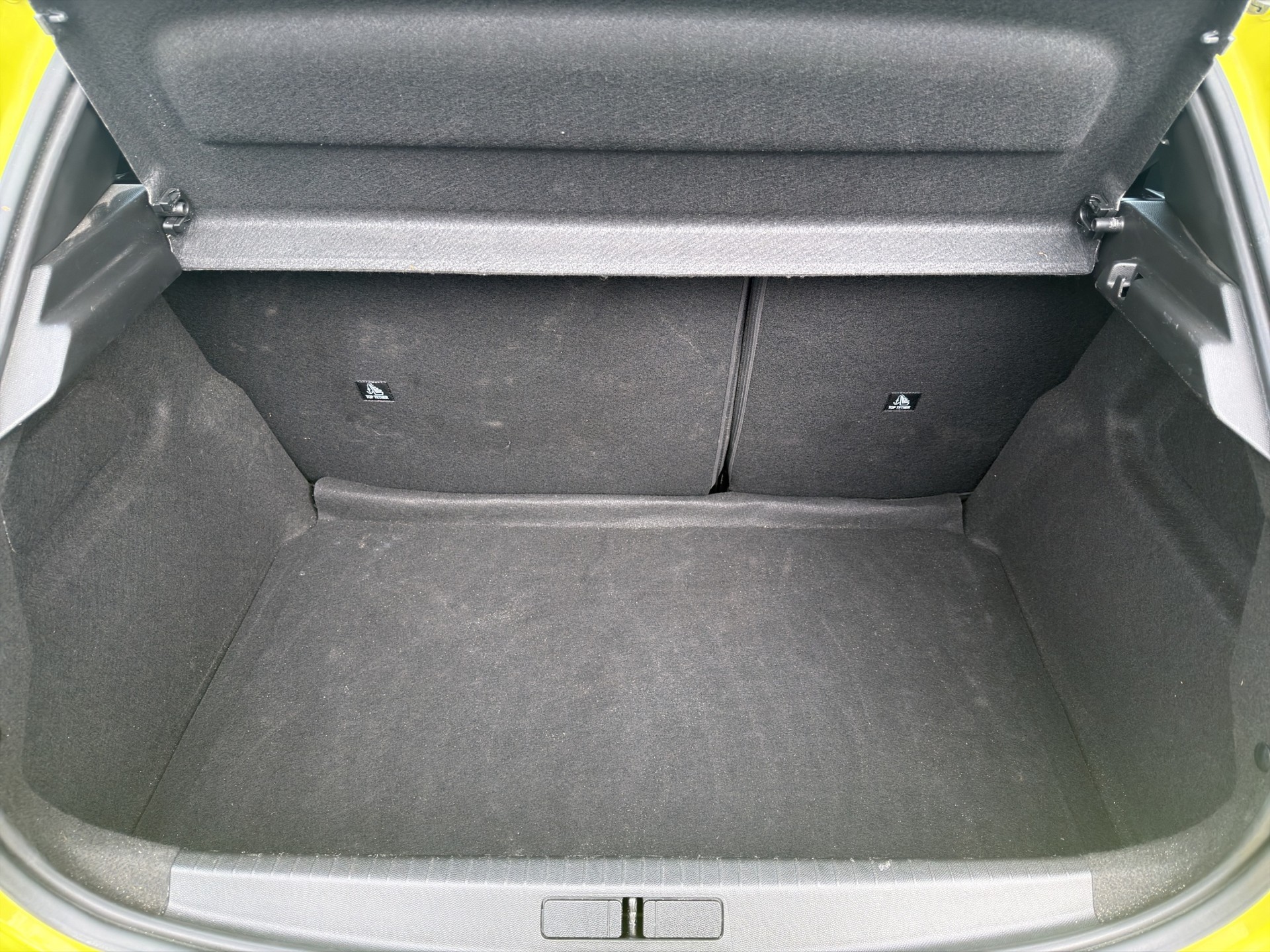 PEUGEOT 208 1.2 Hybrid Style-image-25