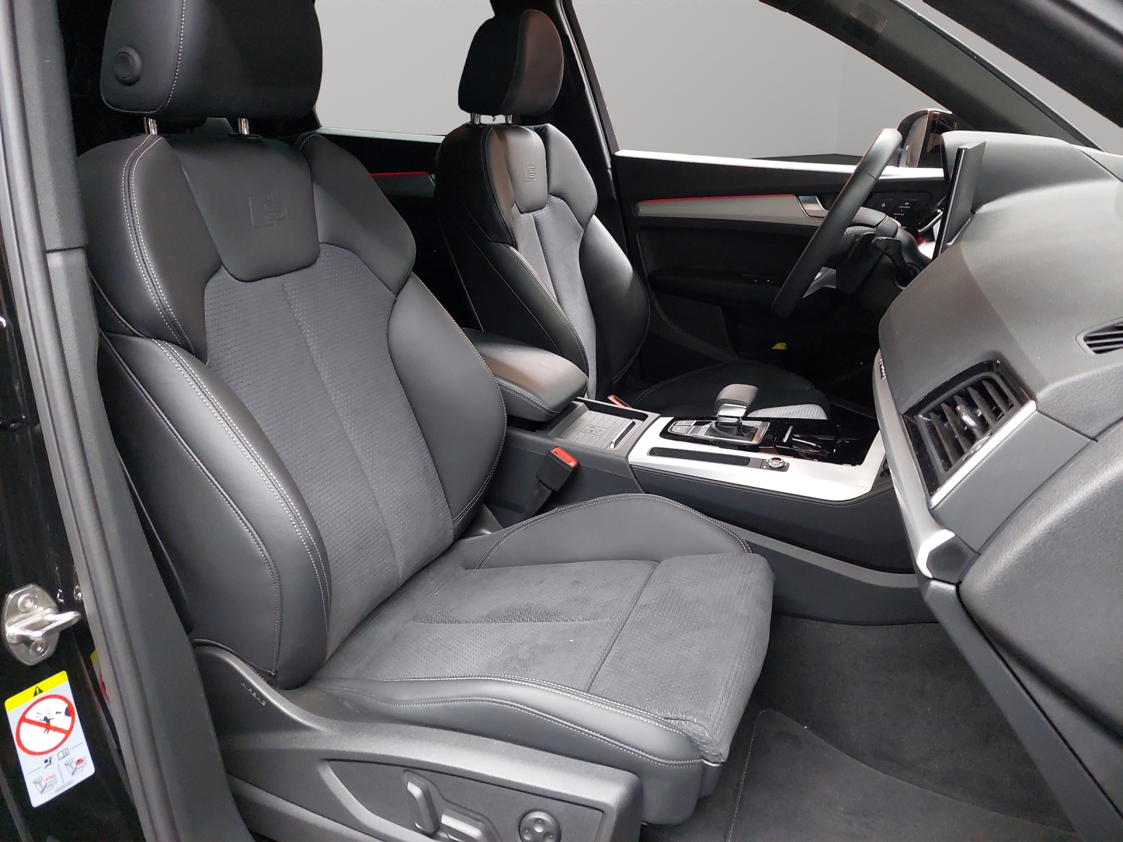 AUDI Q5 40 TDI S-line quattro S-tronic-image-8