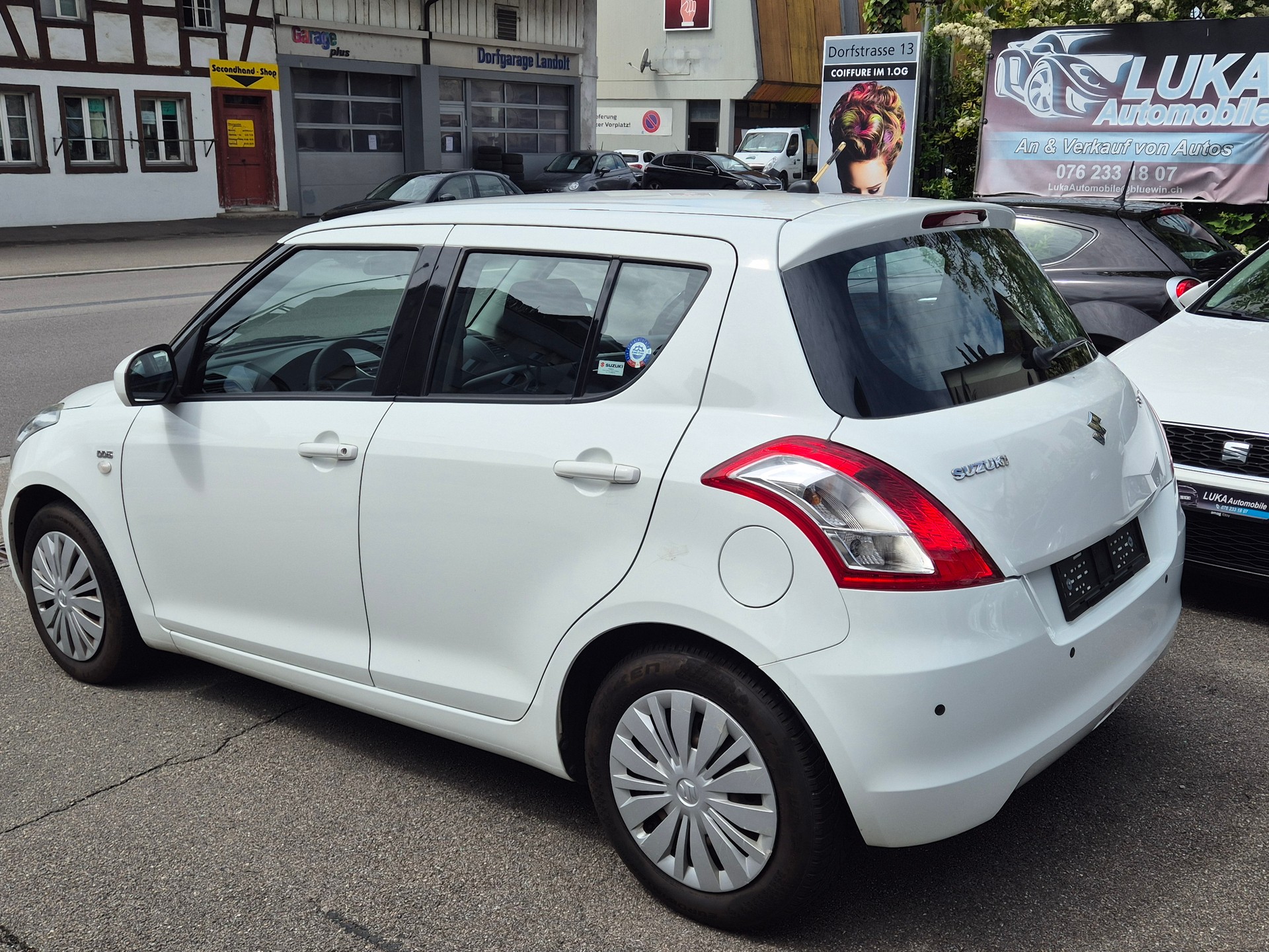SUZUKI SWIFT-showroom-element-1