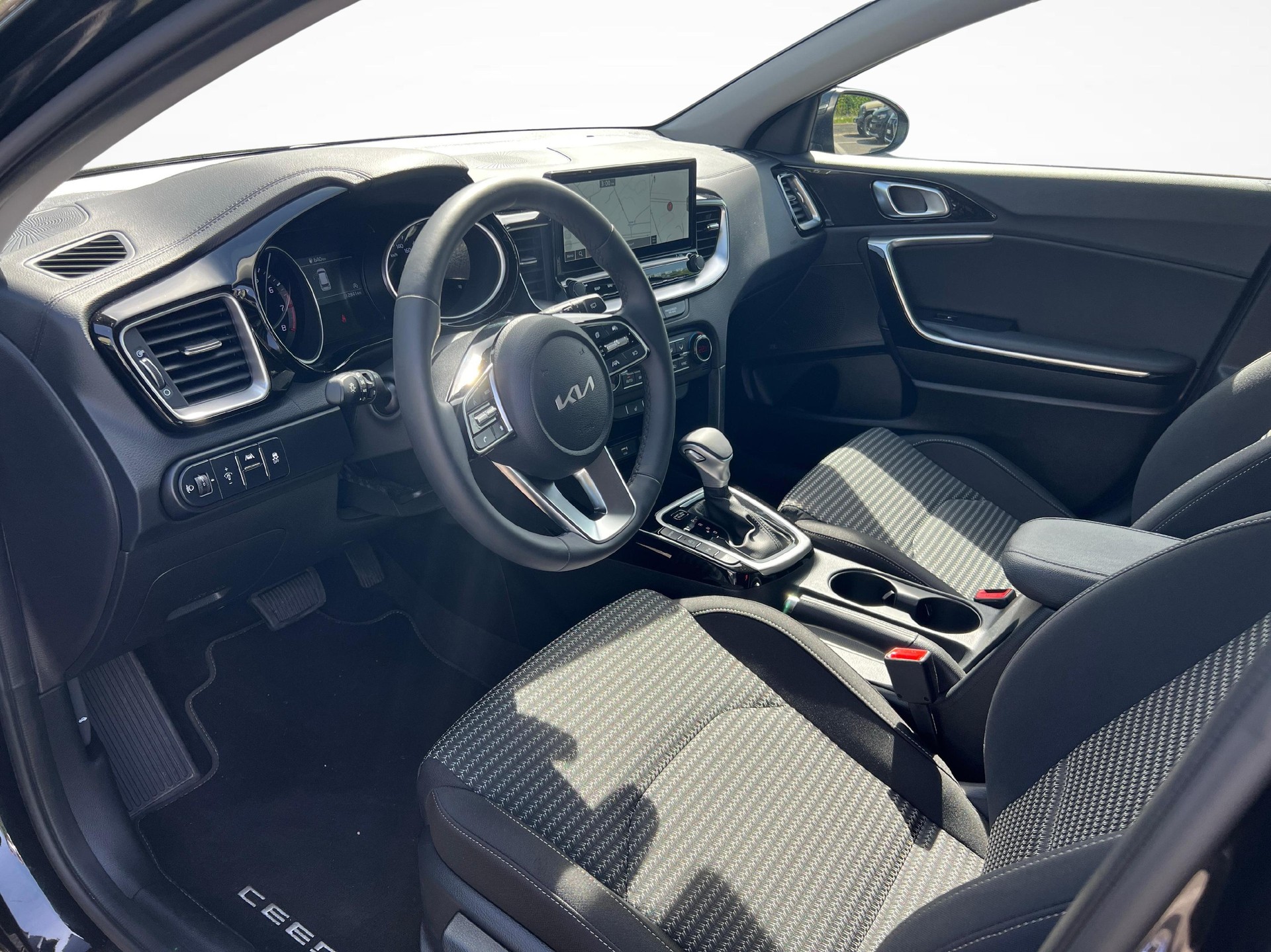 KIA Ceed SW 1.5 T-GDi Power-image-12