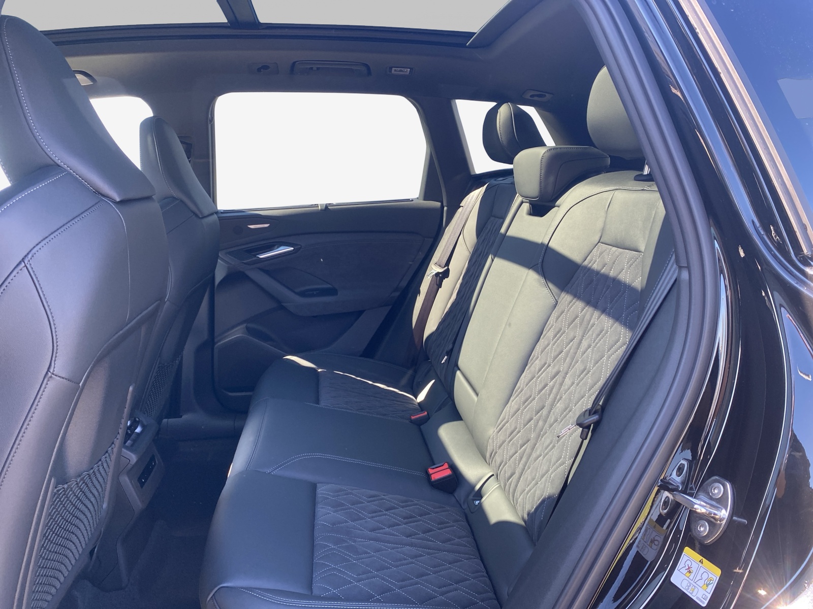 AUDI Q6 e-tron quattro-image-11