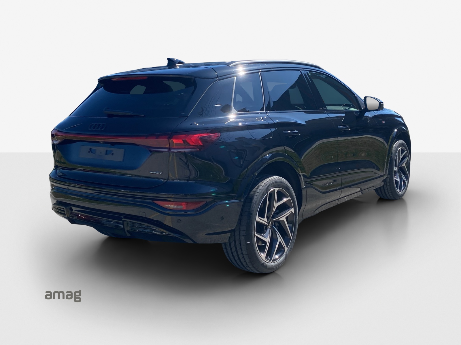 AUDI Q6 e-tron quattro-image-4