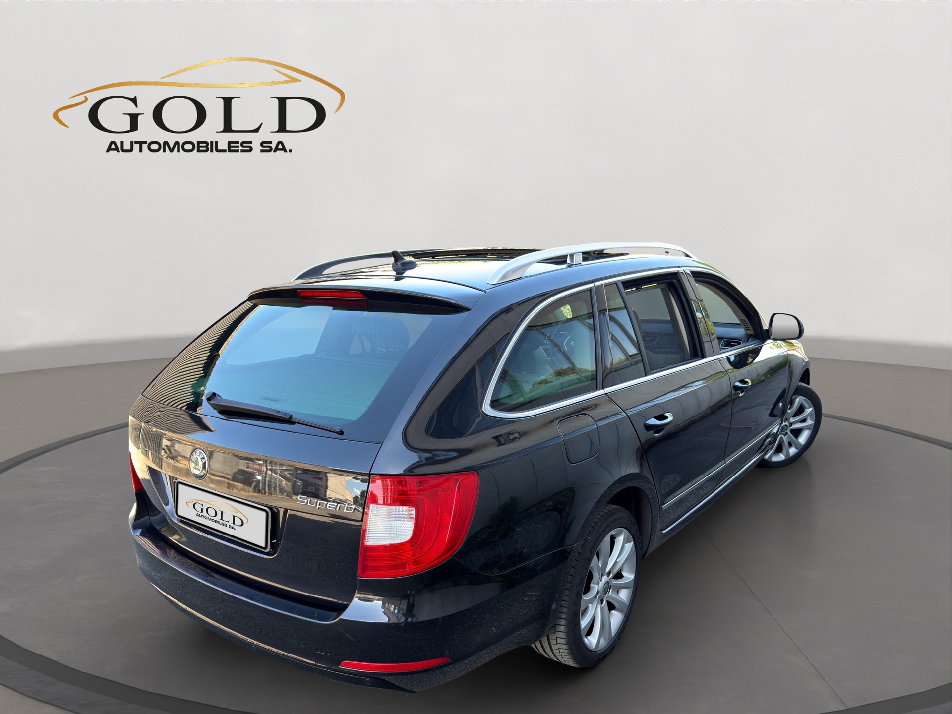 SKODA Superb Combi 1.8 TSI Elegance DSG-image-1