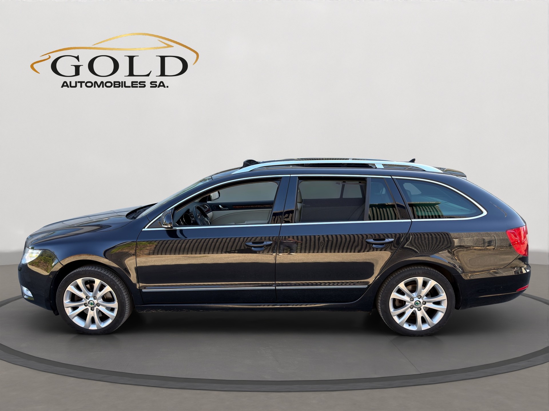 SKODA Superb Combi 1.8 TSI Elegance DSG-image-11