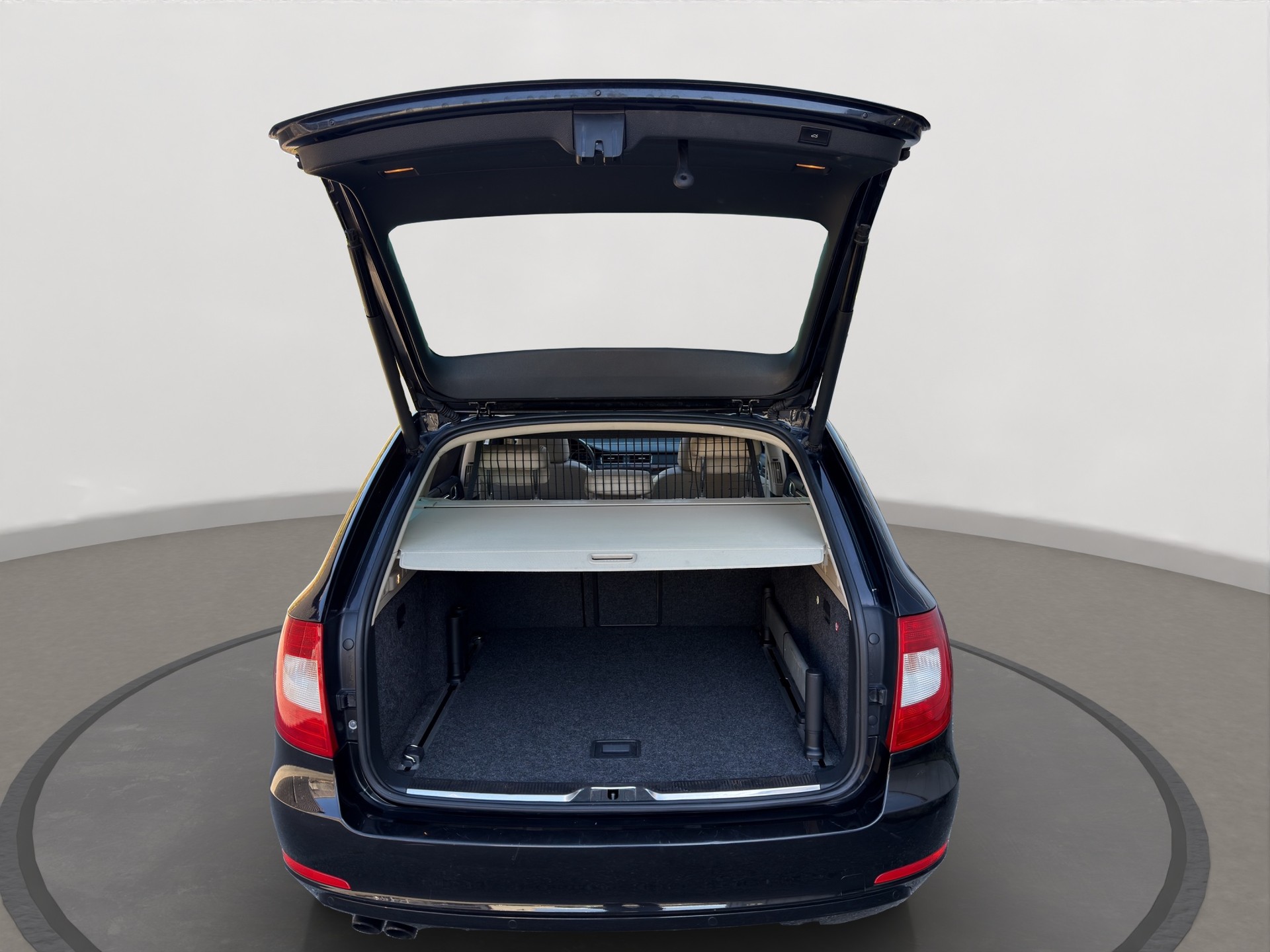 SKODA Superb Combi 1.8 TSI Elegance DSG-image-14