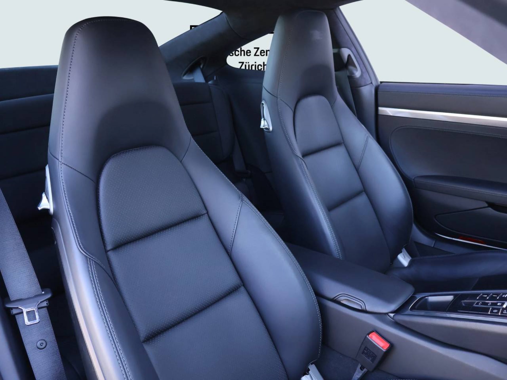 PORSCHE 911 Carrera 4S-image-13