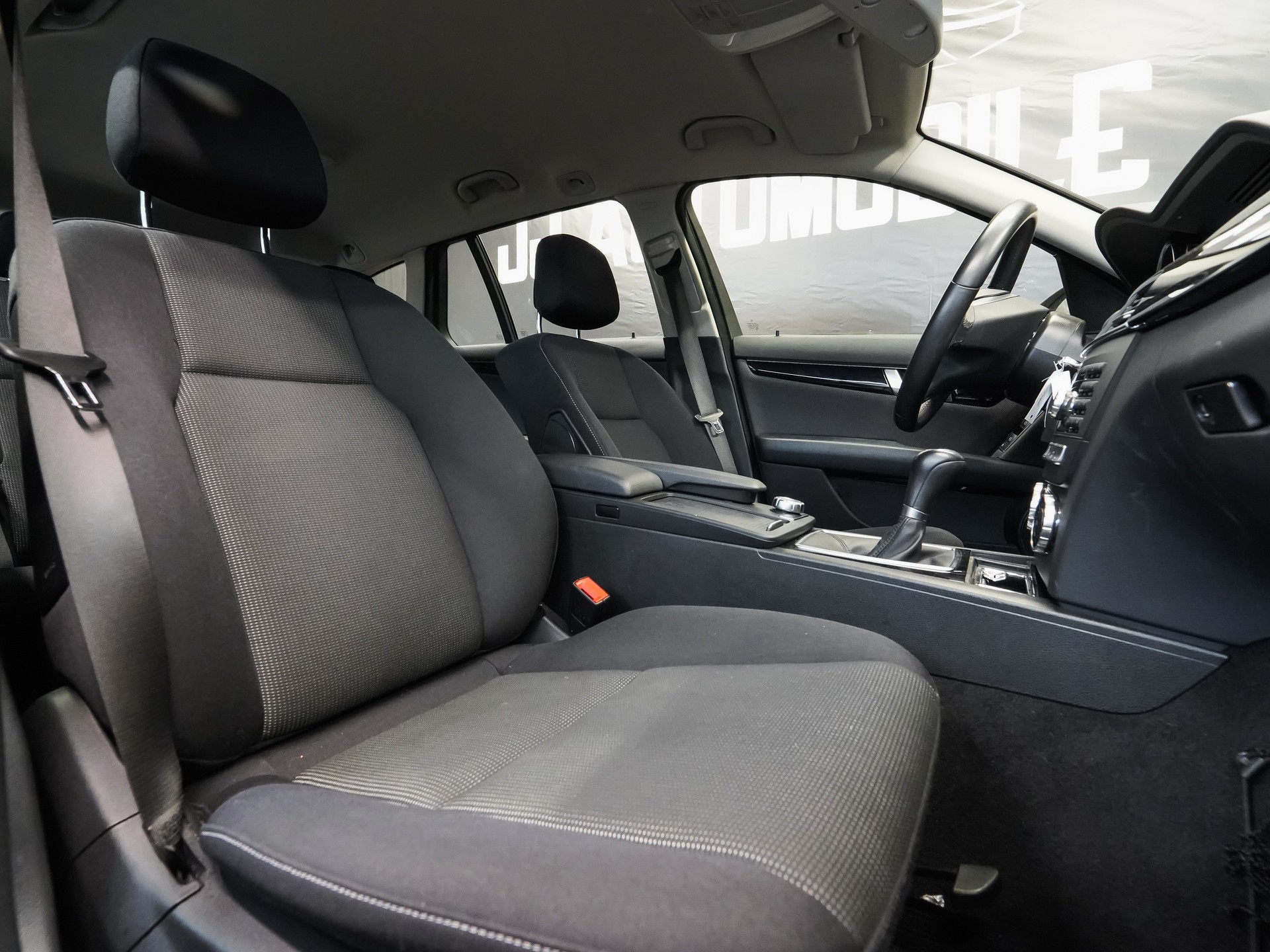 MERCEDES-BENZ C 180-image-13