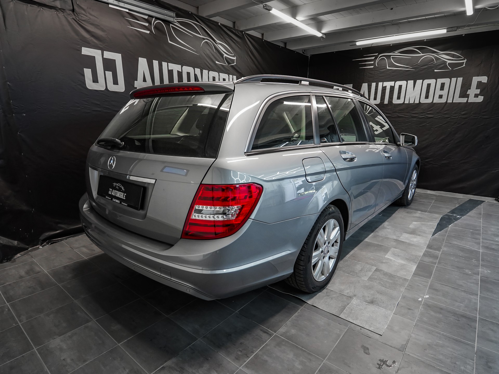 MERCEDES-BENZ C 180-image-5