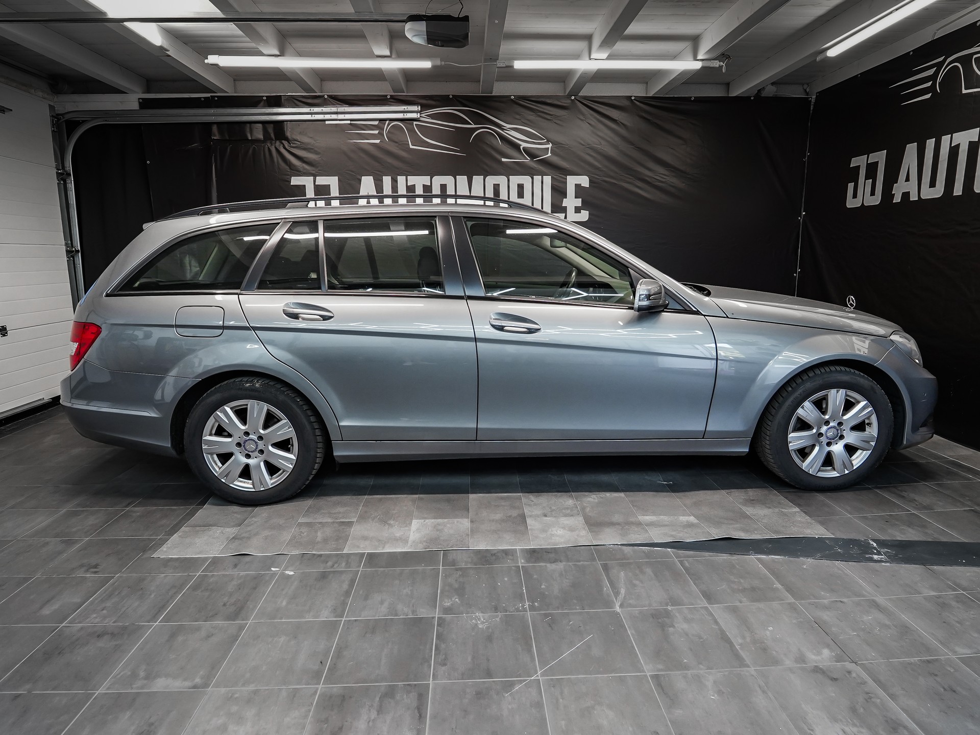 MERCEDES-BENZ C 180-image-6