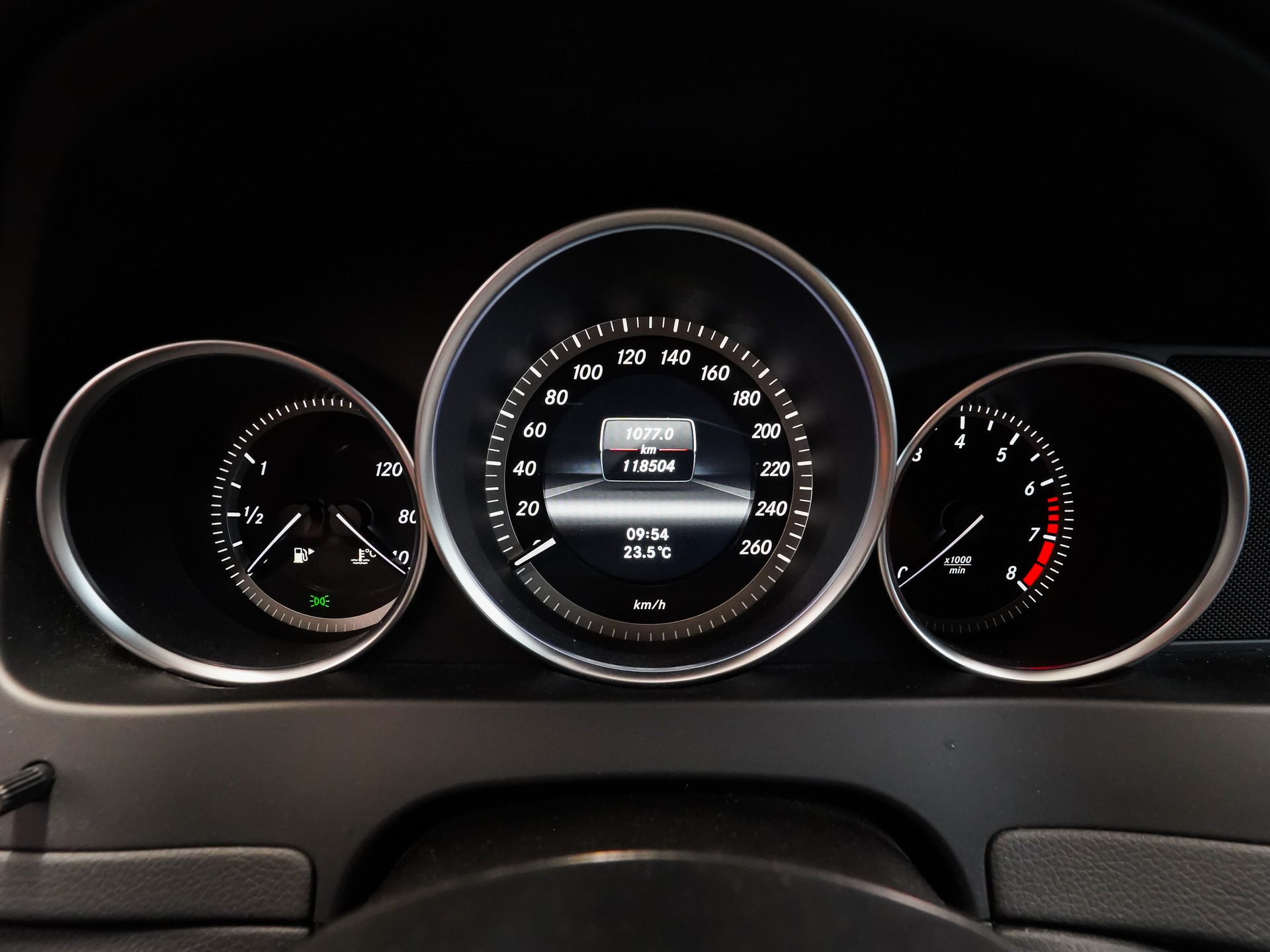 MERCEDES-BENZ C 180-image-12