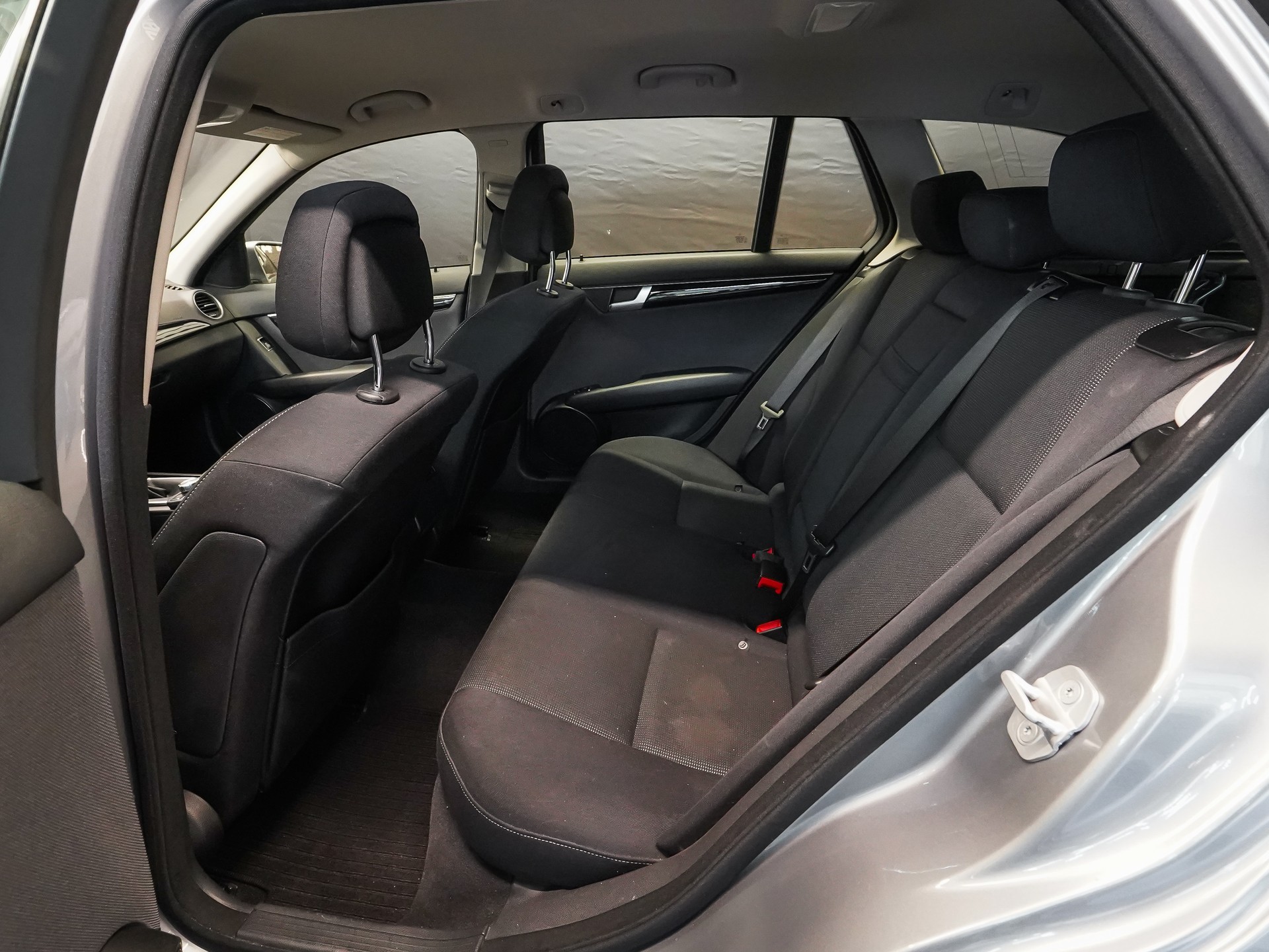 MERCEDES-BENZ C 180-image-8