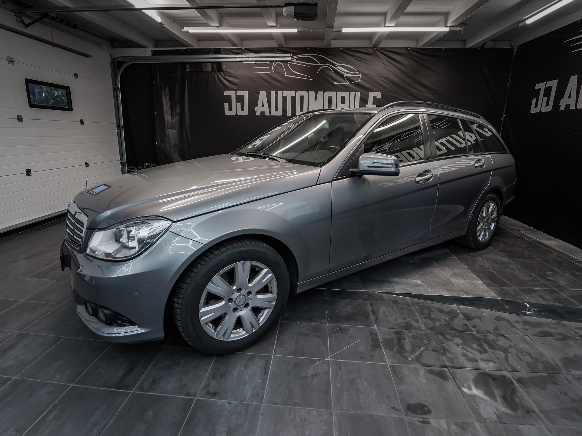 MERCEDES-BENZ C 180-image-2