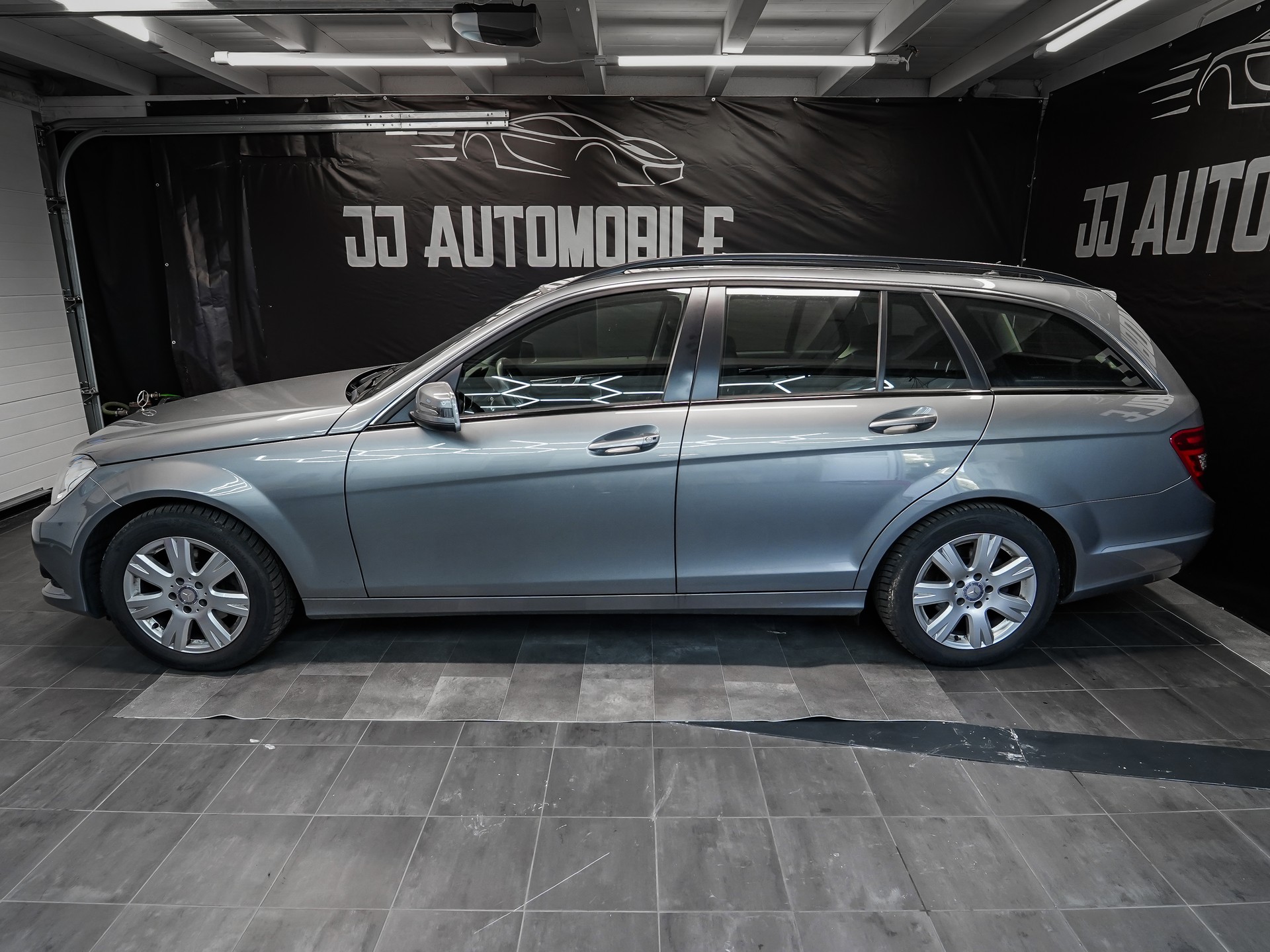 MERCEDES-BENZ C 180-image-3