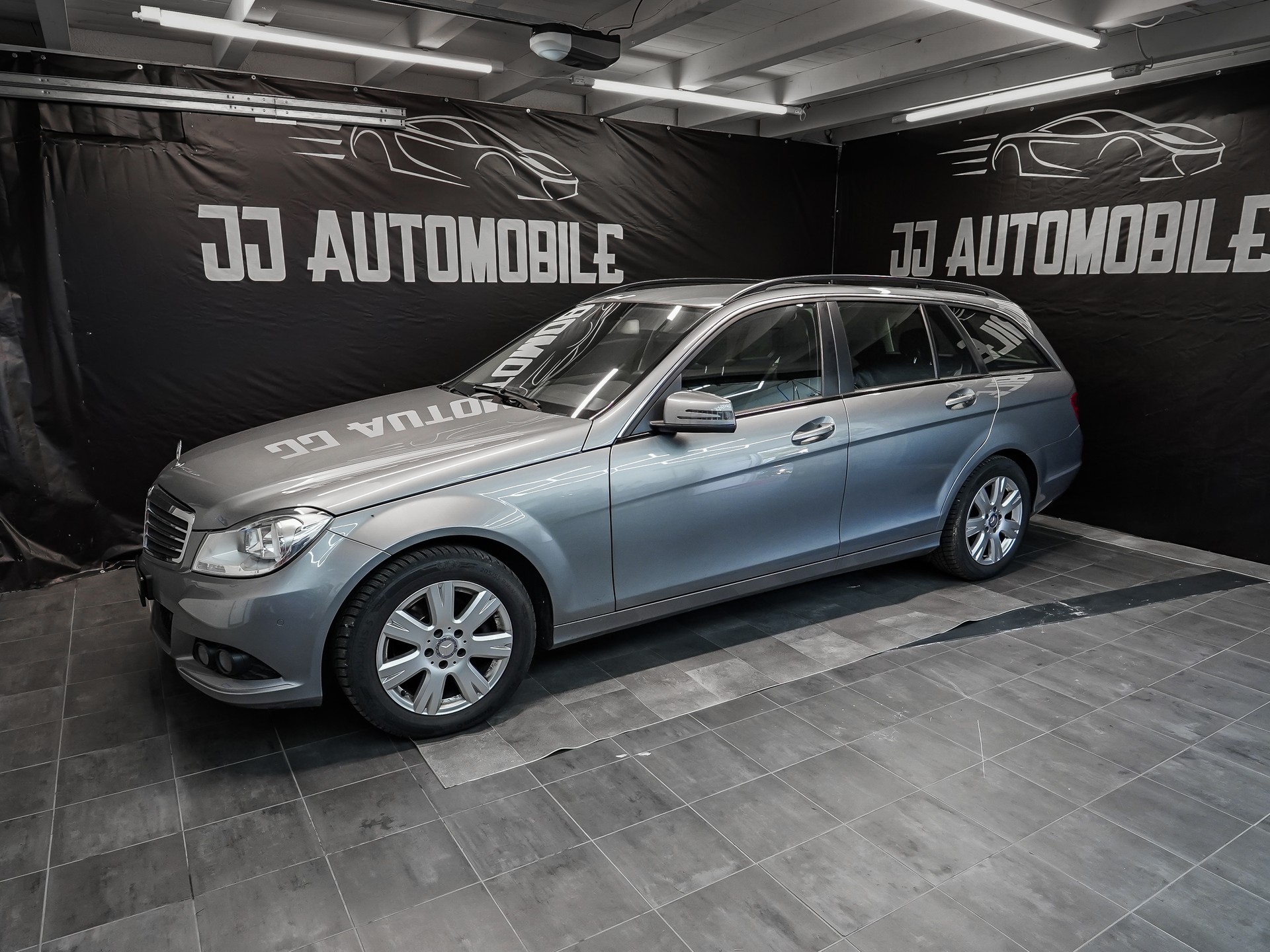 MERCEDES-BENZ C 180-image-4