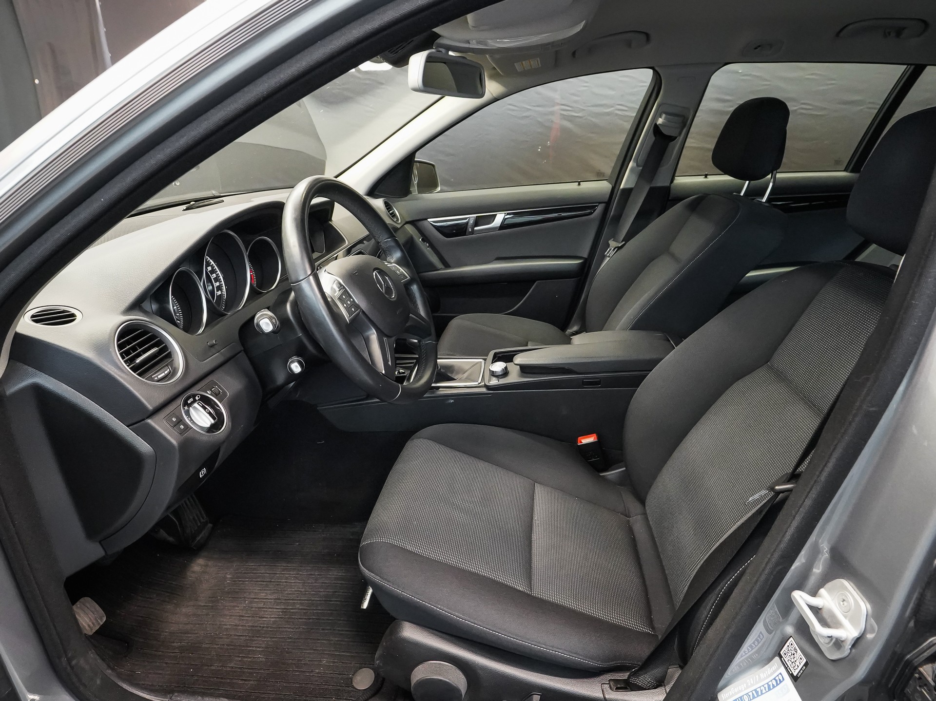 MERCEDES-BENZ C 180-image-9