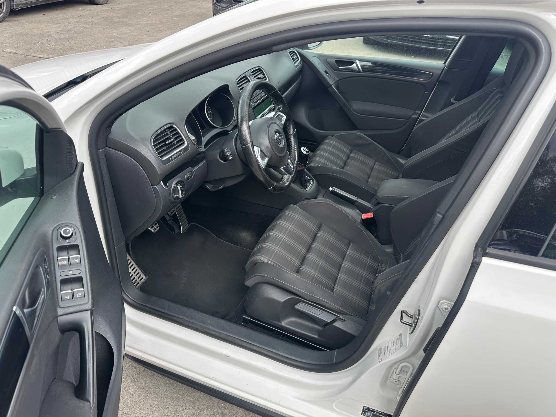 VW Golf 2.0 TDI GTD-image-11