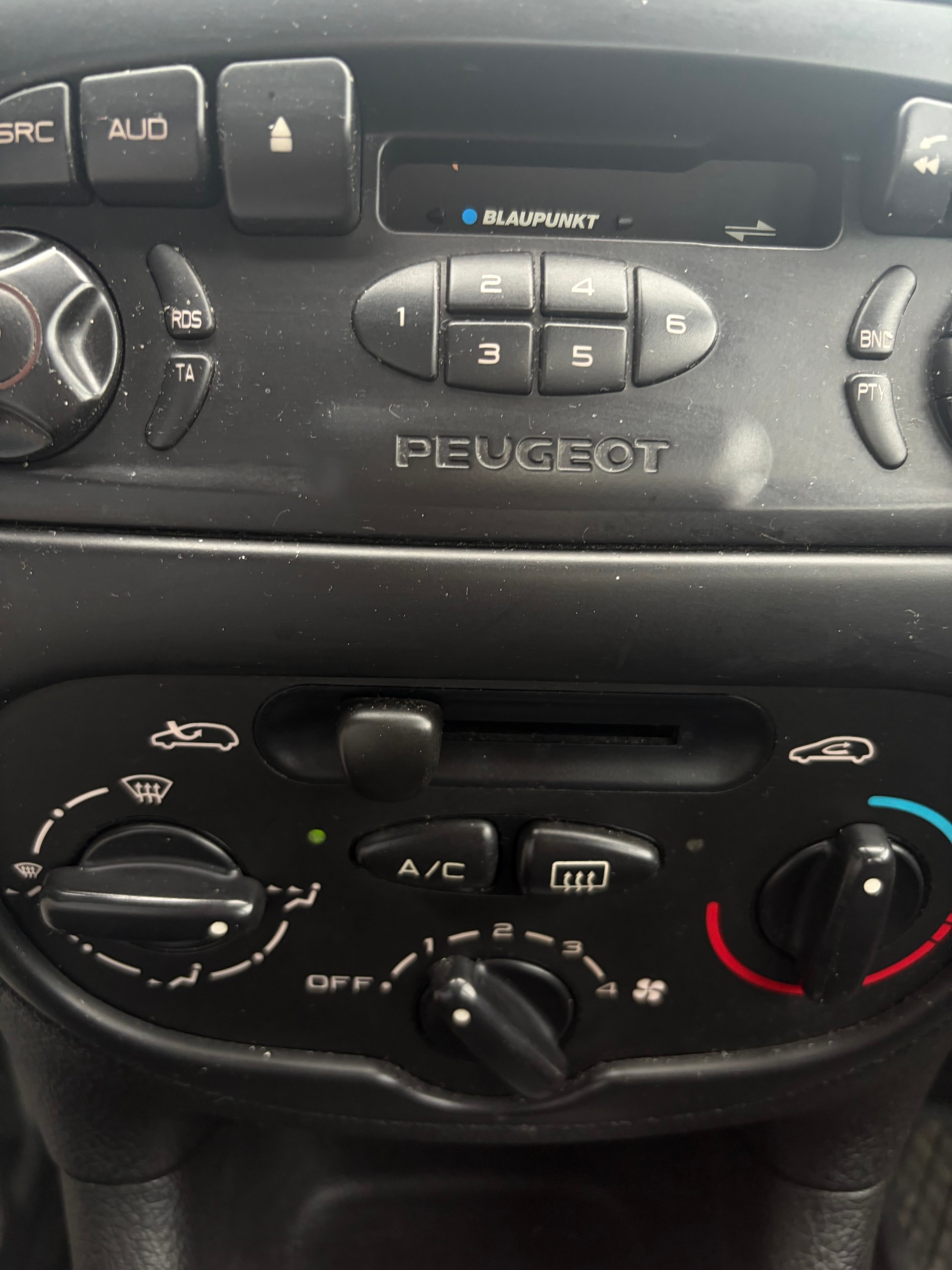 PEUGEOT 206 1.6 XT-image-9