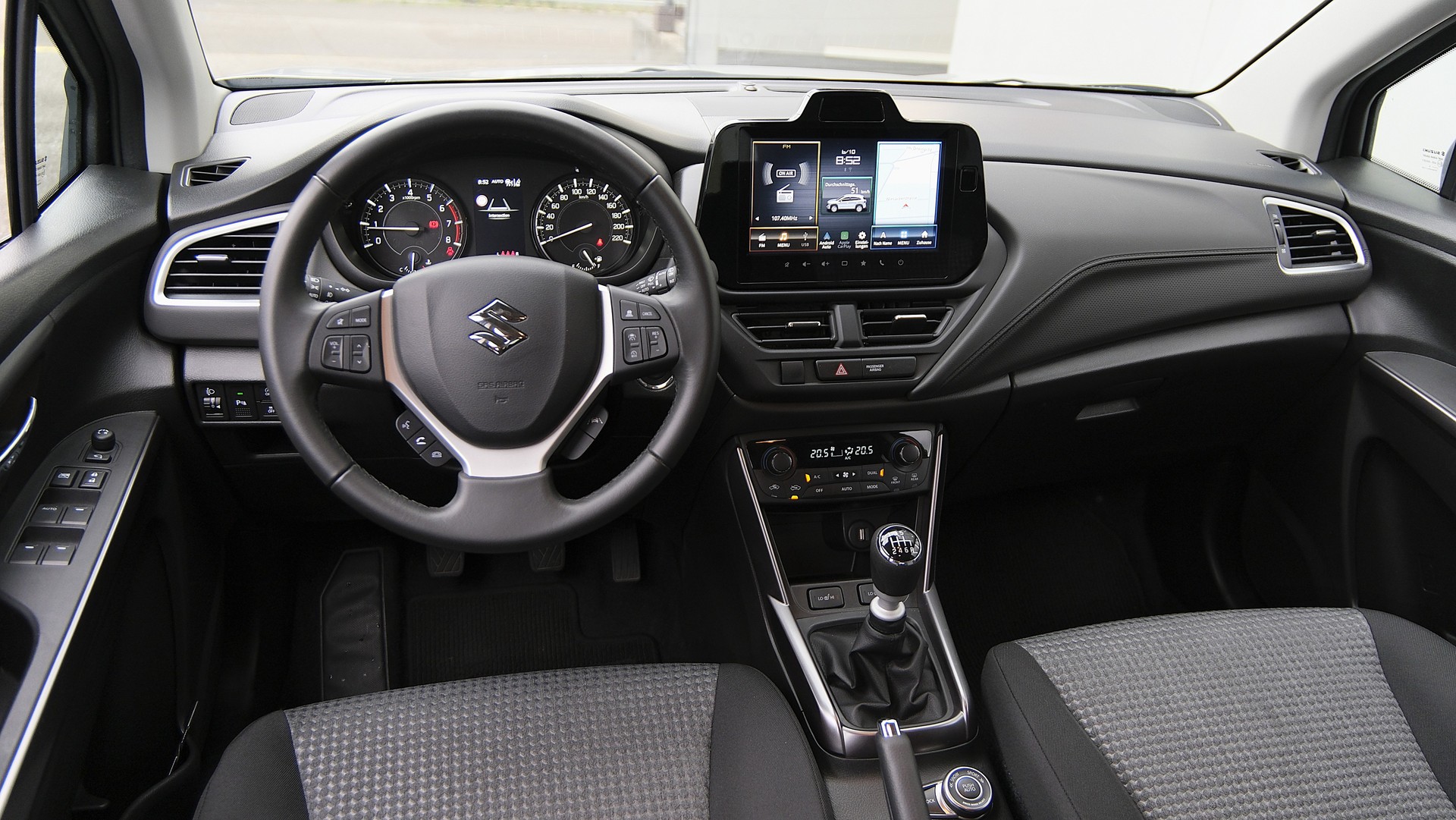 SUZUKI S-Cross 1.4 16V Compact+ MHD 4WD-image-5