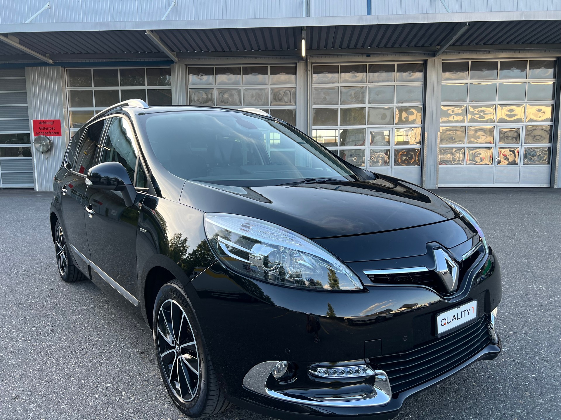 RENAULT Grand Scénic 1.6 dCi Bose Edition-image-0