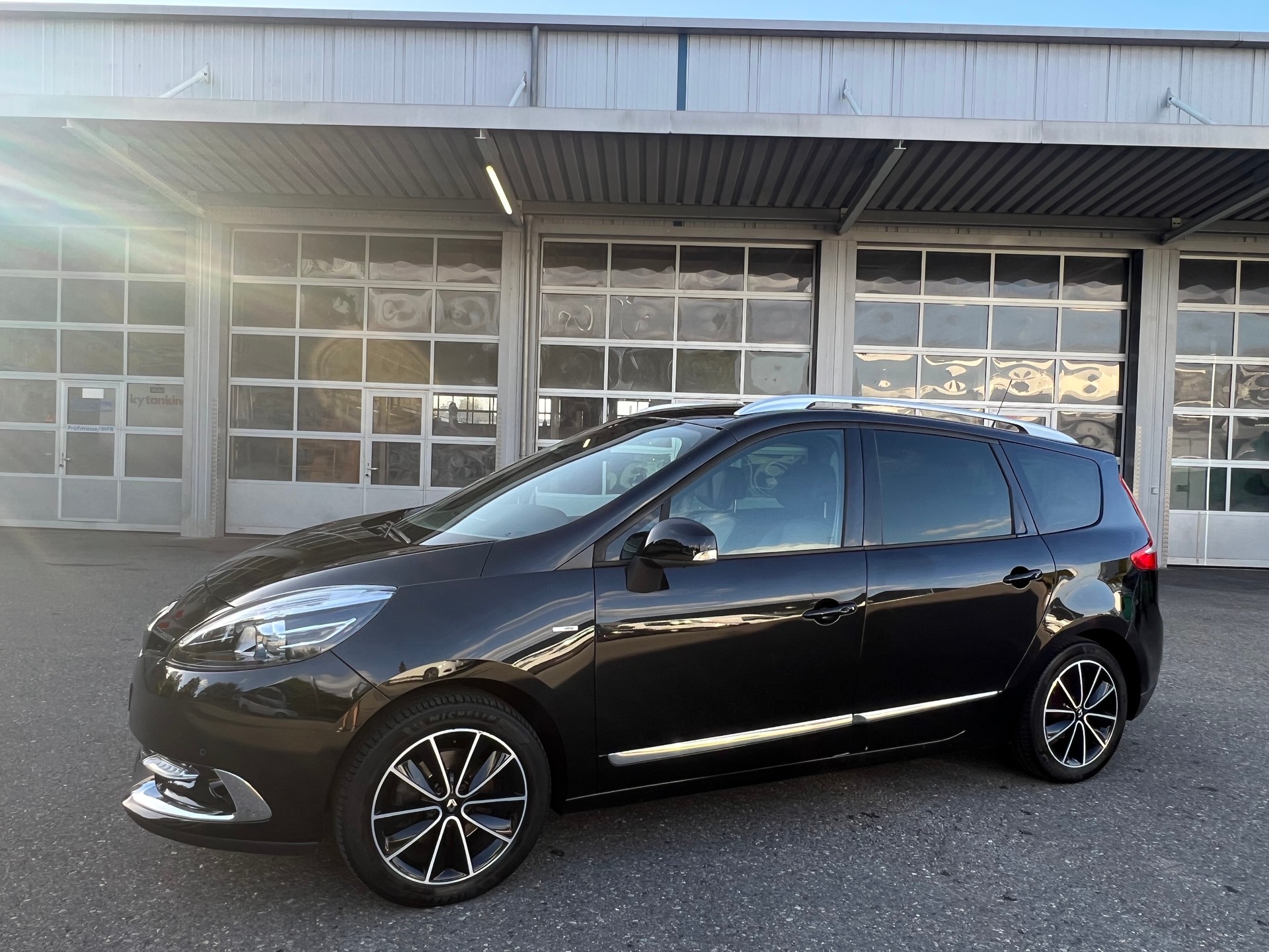 RENAULT Grand Scénic 1.6 dCi Bose Edition-image-4
