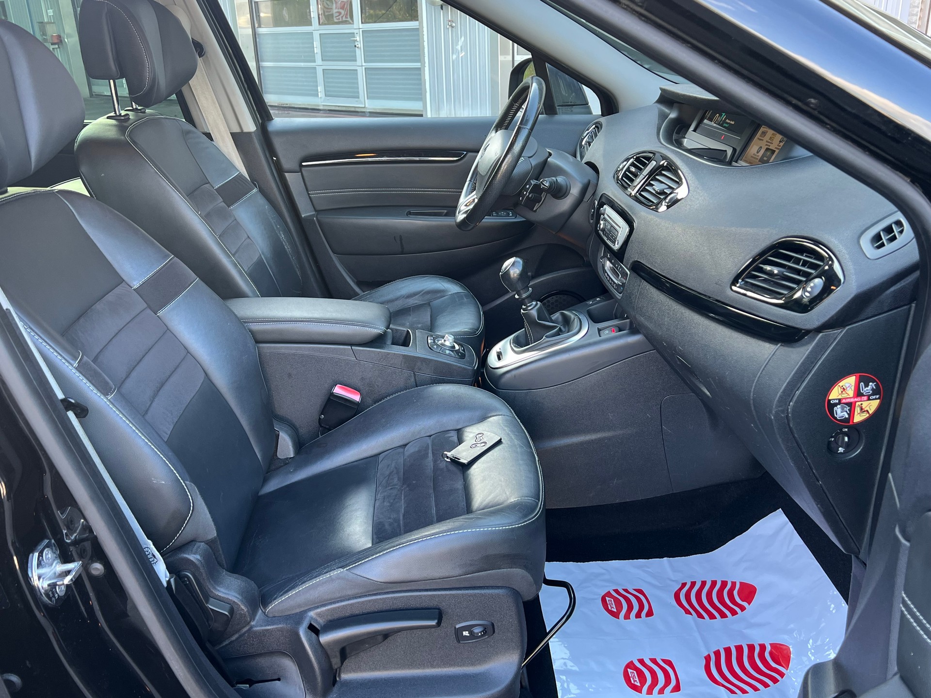 RENAULT Grand Scénic 1.6 dCi Bose Edition-image-11