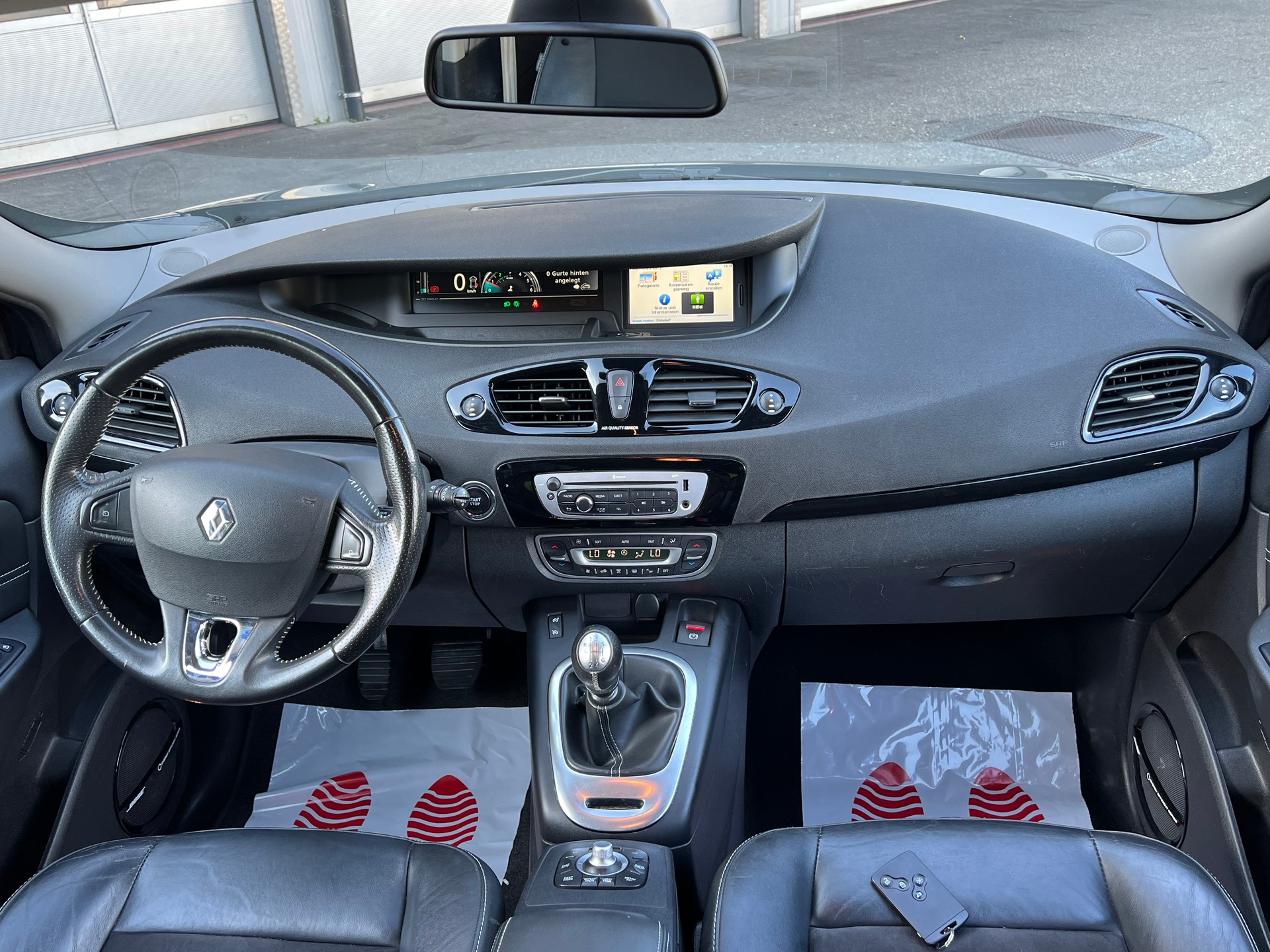 RENAULT Grand Scénic 1.6 dCi Bose Edition-image-9
