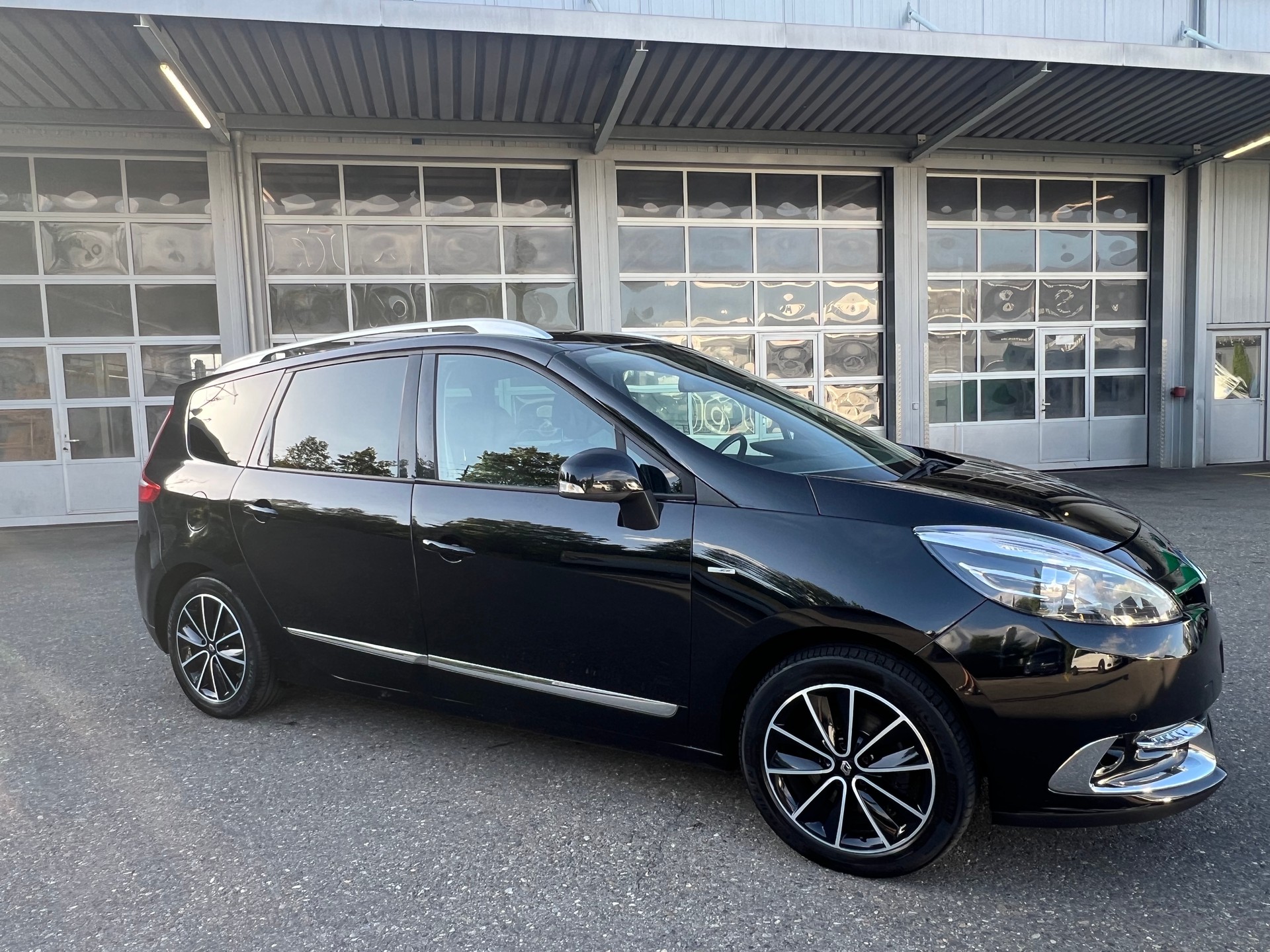 RENAULT Grand Scénic 1.6 dCi Bose Edition-image-5