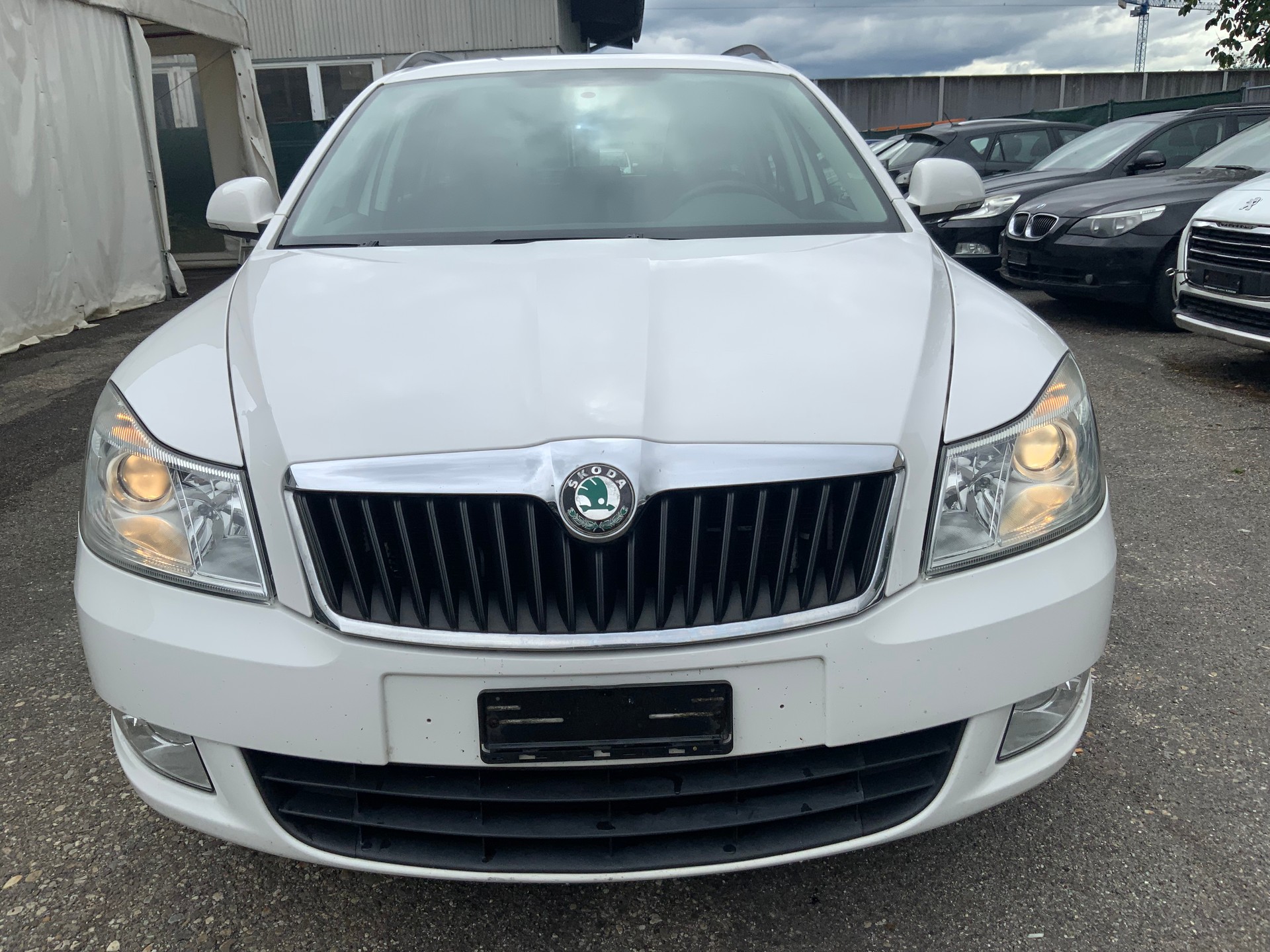 SKODA Octavia Combi 1.4 TSI Ambiente-image-0