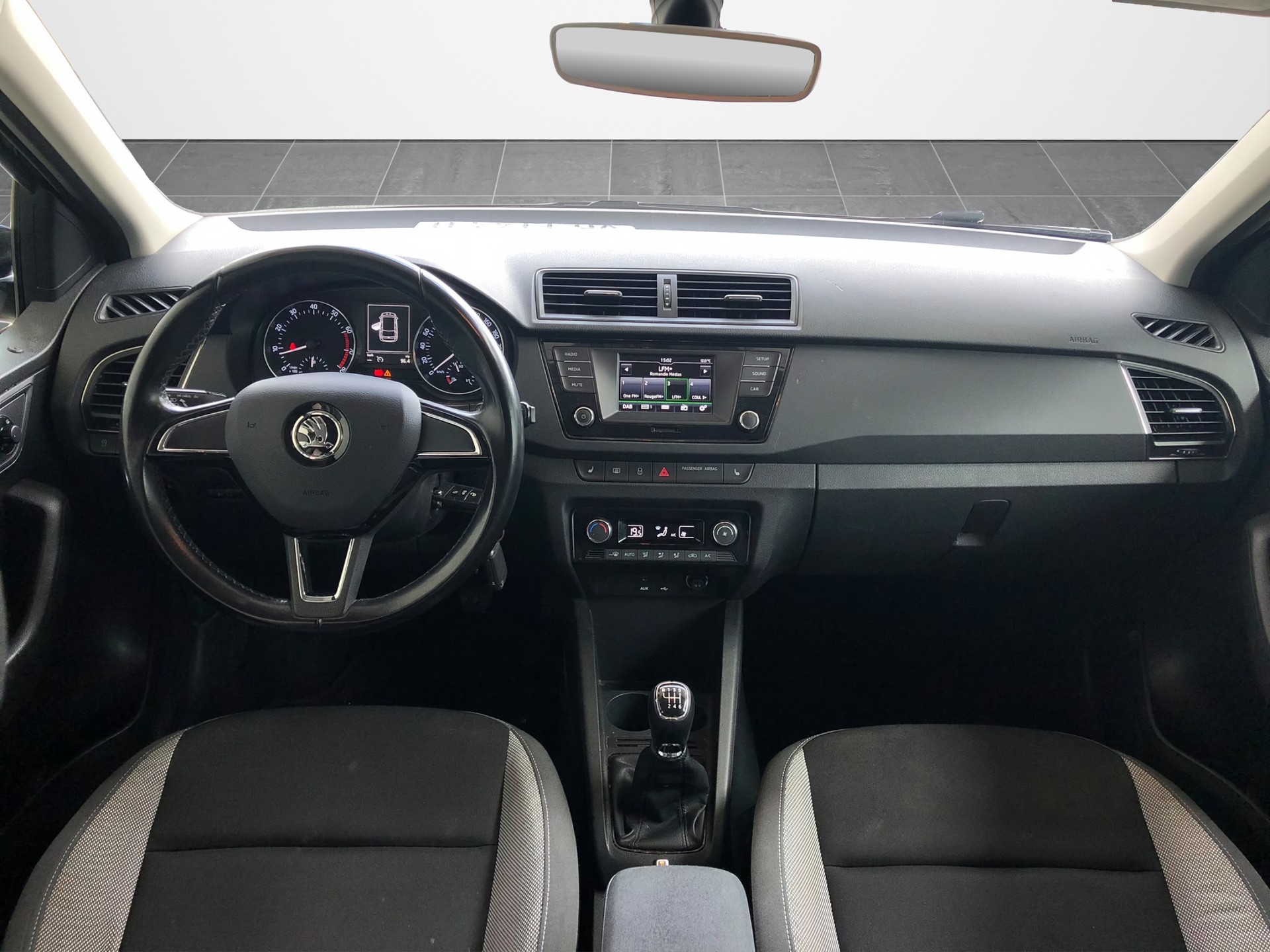 SKODA Fabia 1.2 TSI Style-image-2
