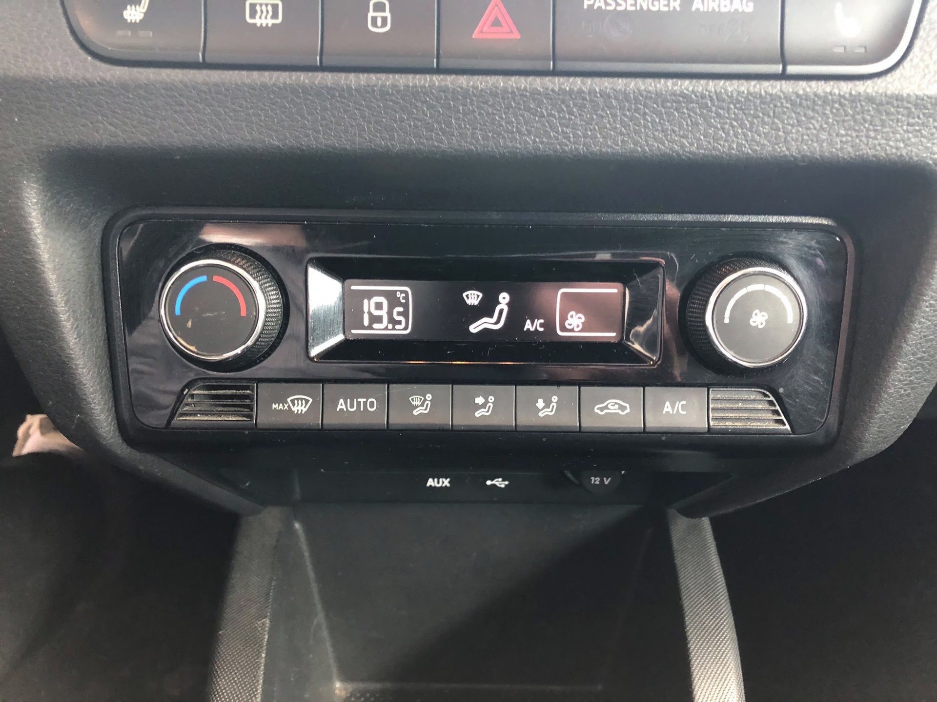 SKODA Fabia 1.2 TSI Style-image-4