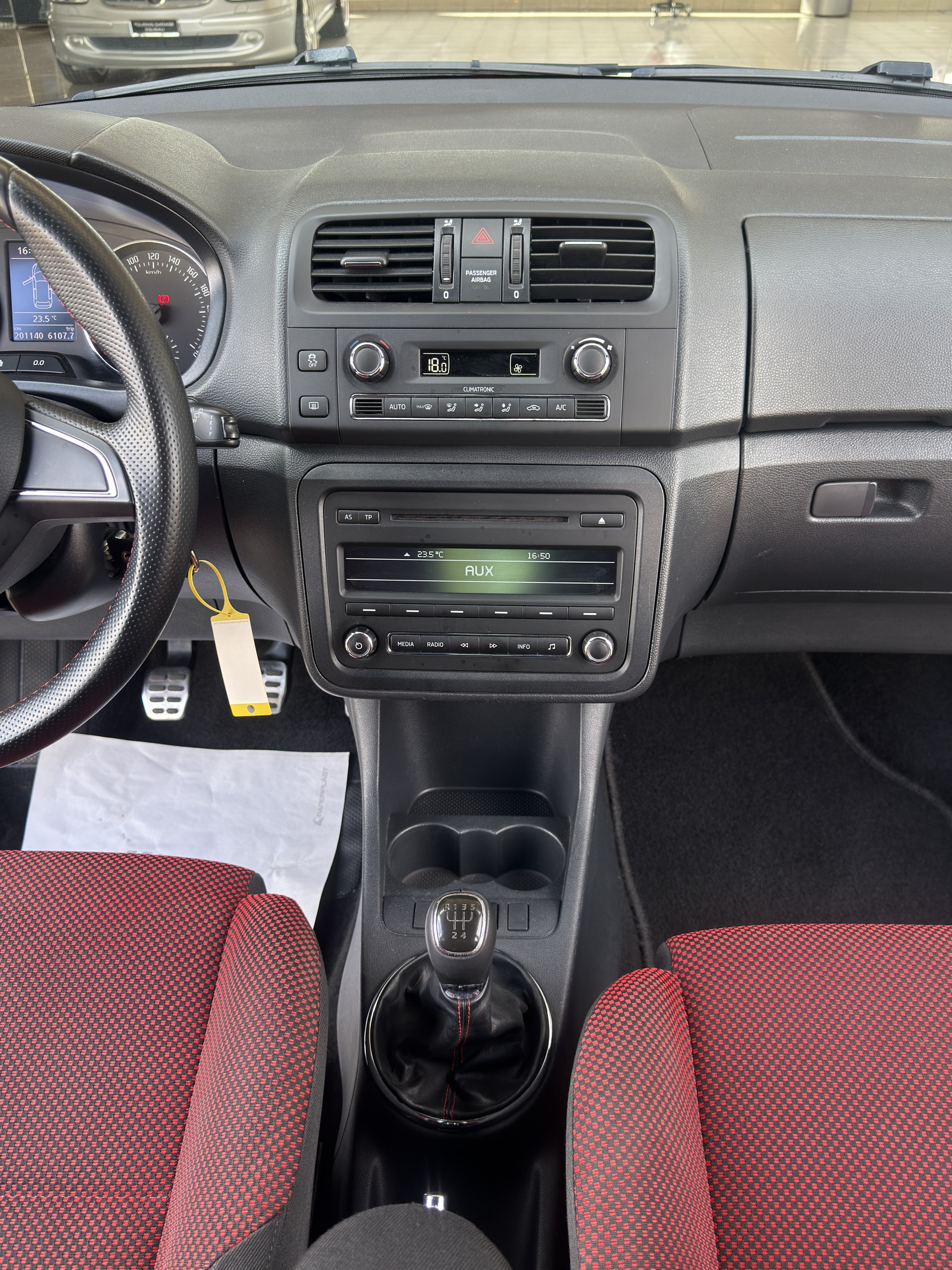 SKODA Fabia 1.6 TDI Ambiente-image-16