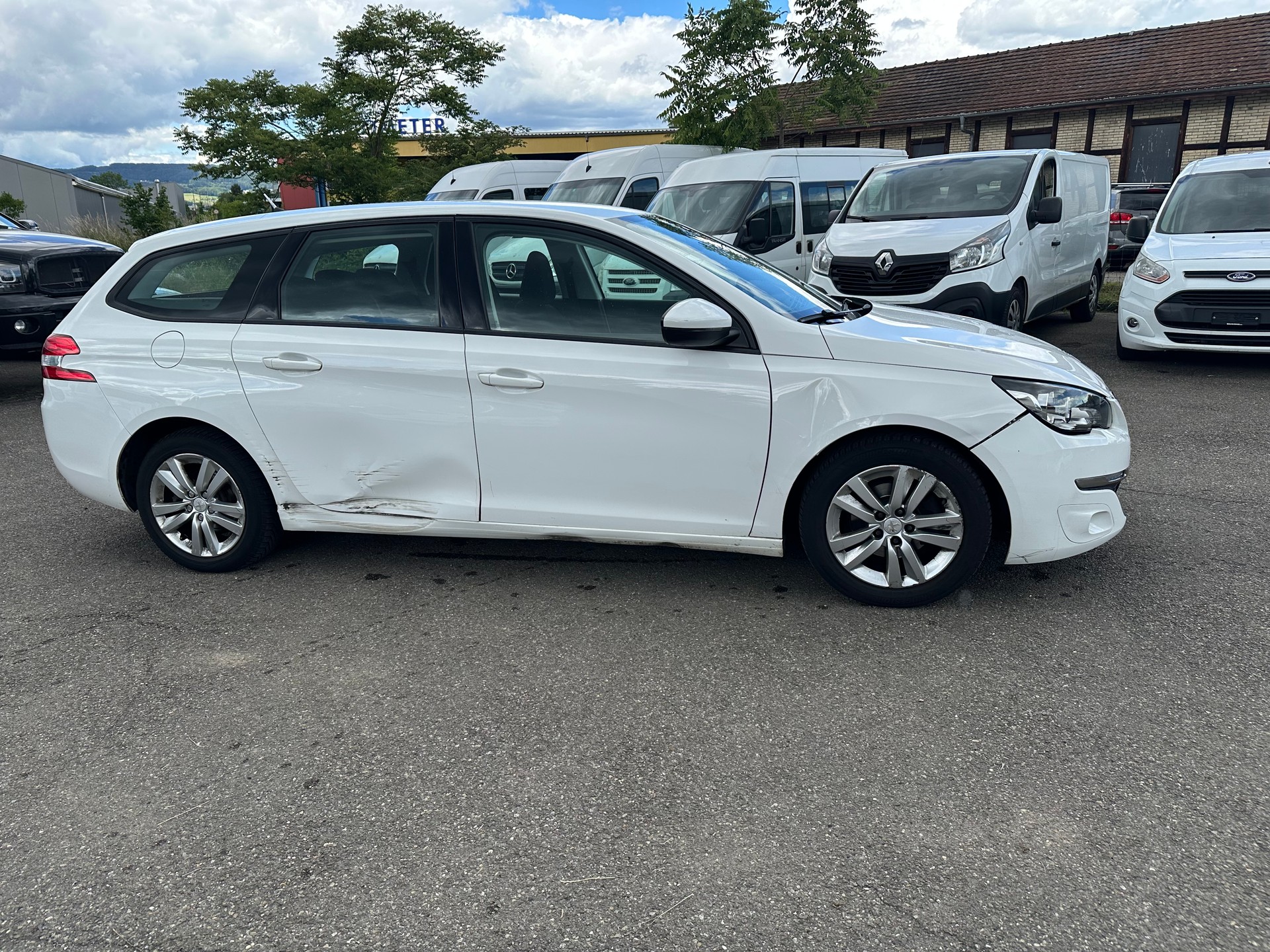 PEUGEOT 308 SW 1.6 BlueHDI Business-image-3