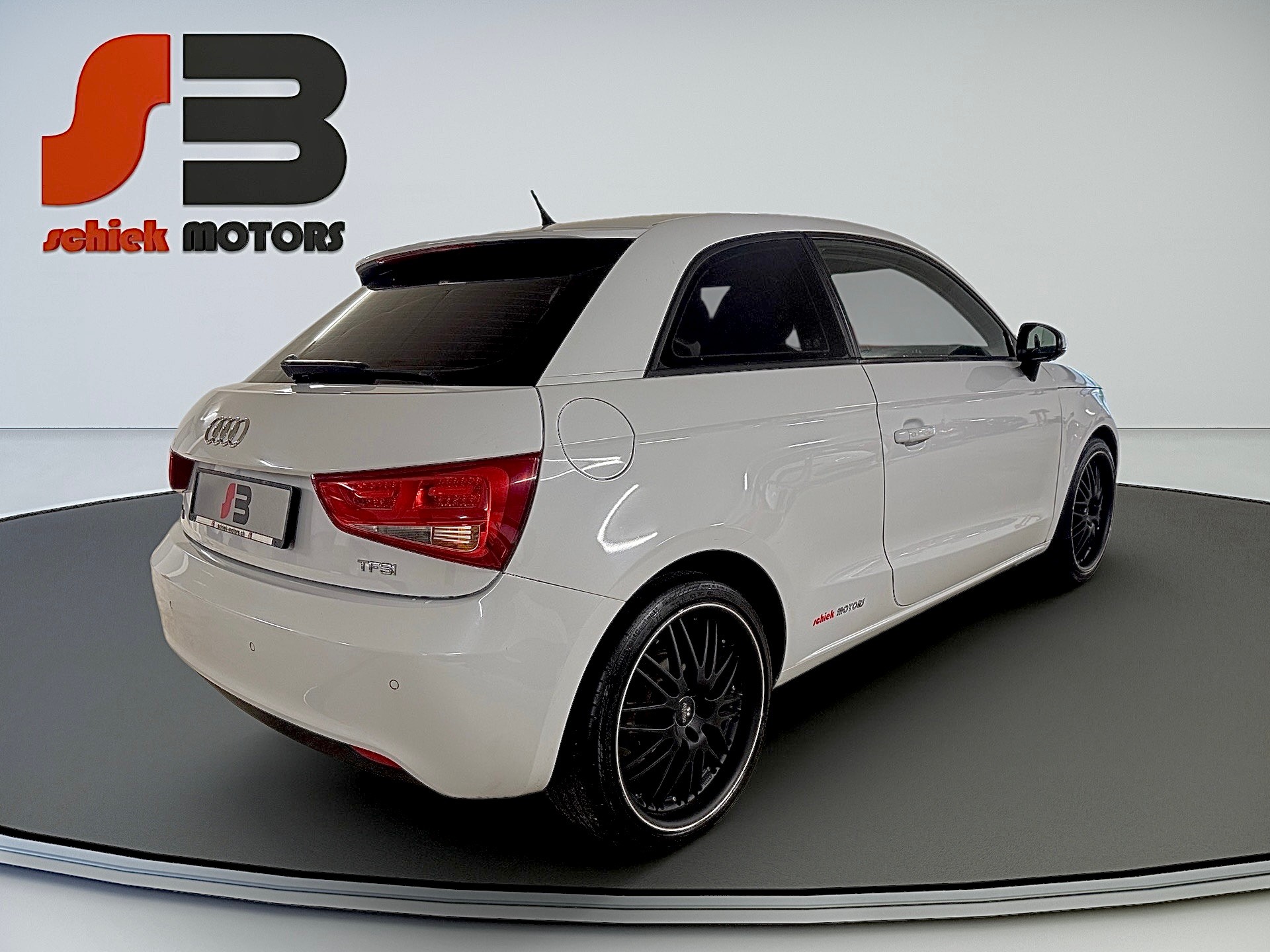 AUDI A1 1.2 TFSI Attraction-image-4