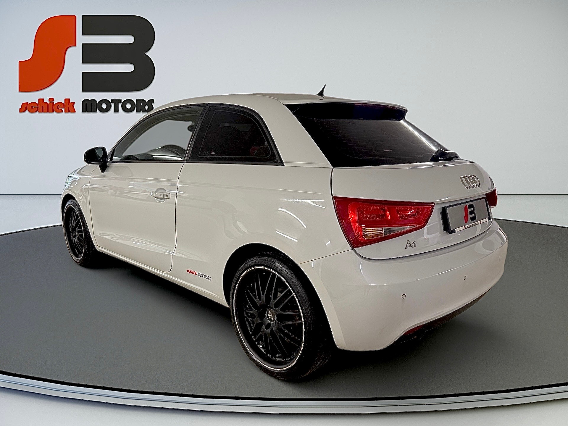 AUDI A1 1.2 TFSI Attraction-image-6