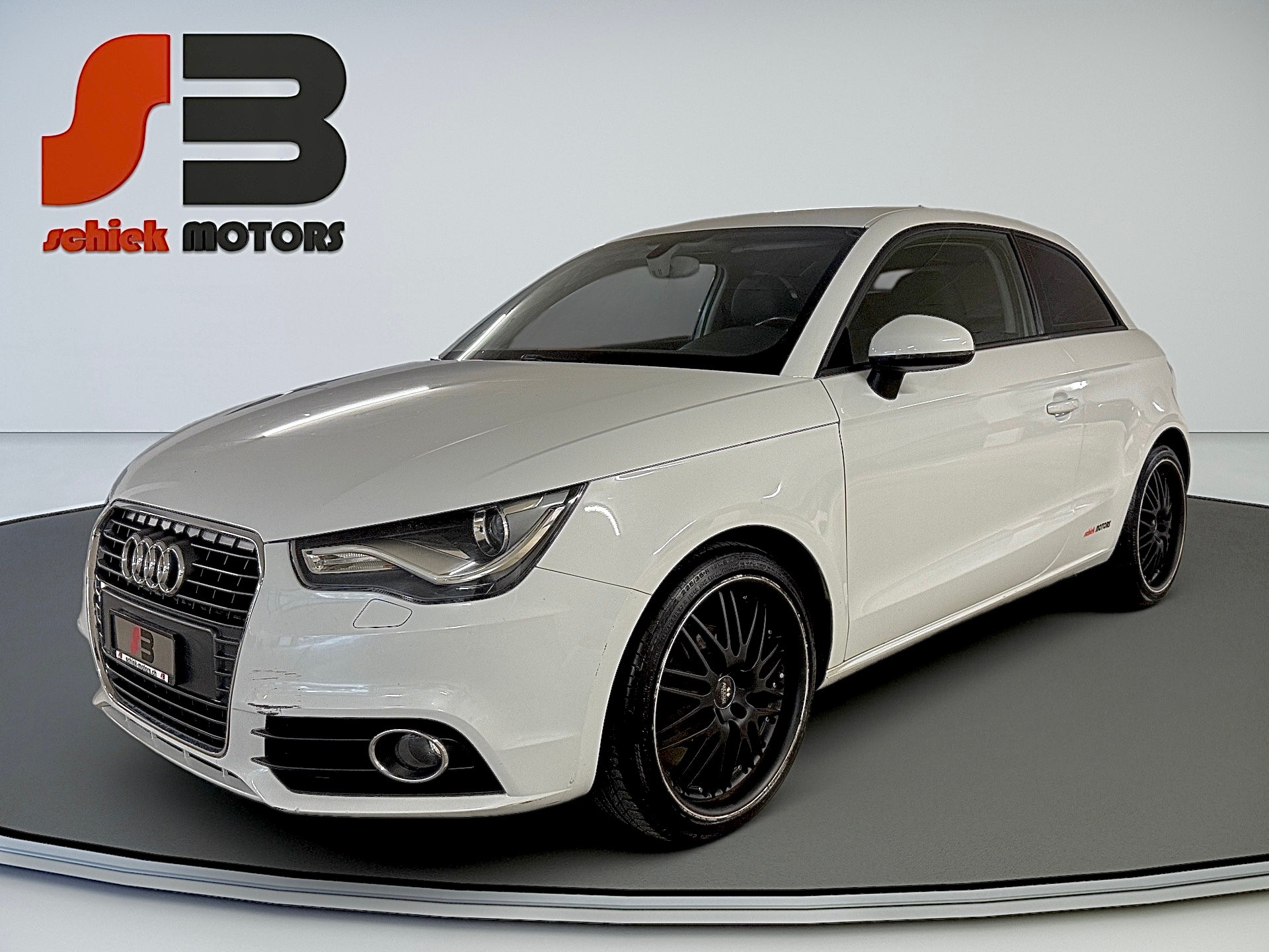 AUDI A1 1.2 TFSI Attraction-image-0