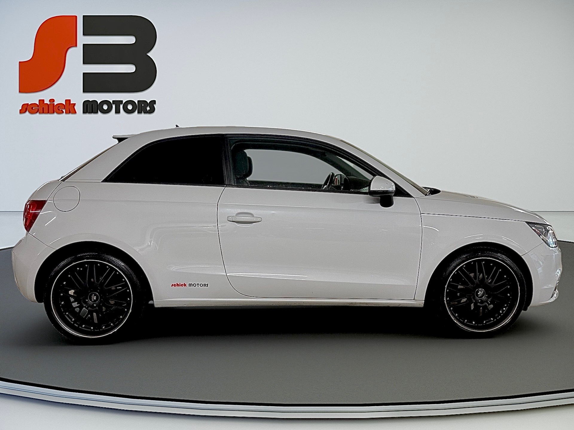 AUDI A1 1.2 TFSI Attraction-image-3