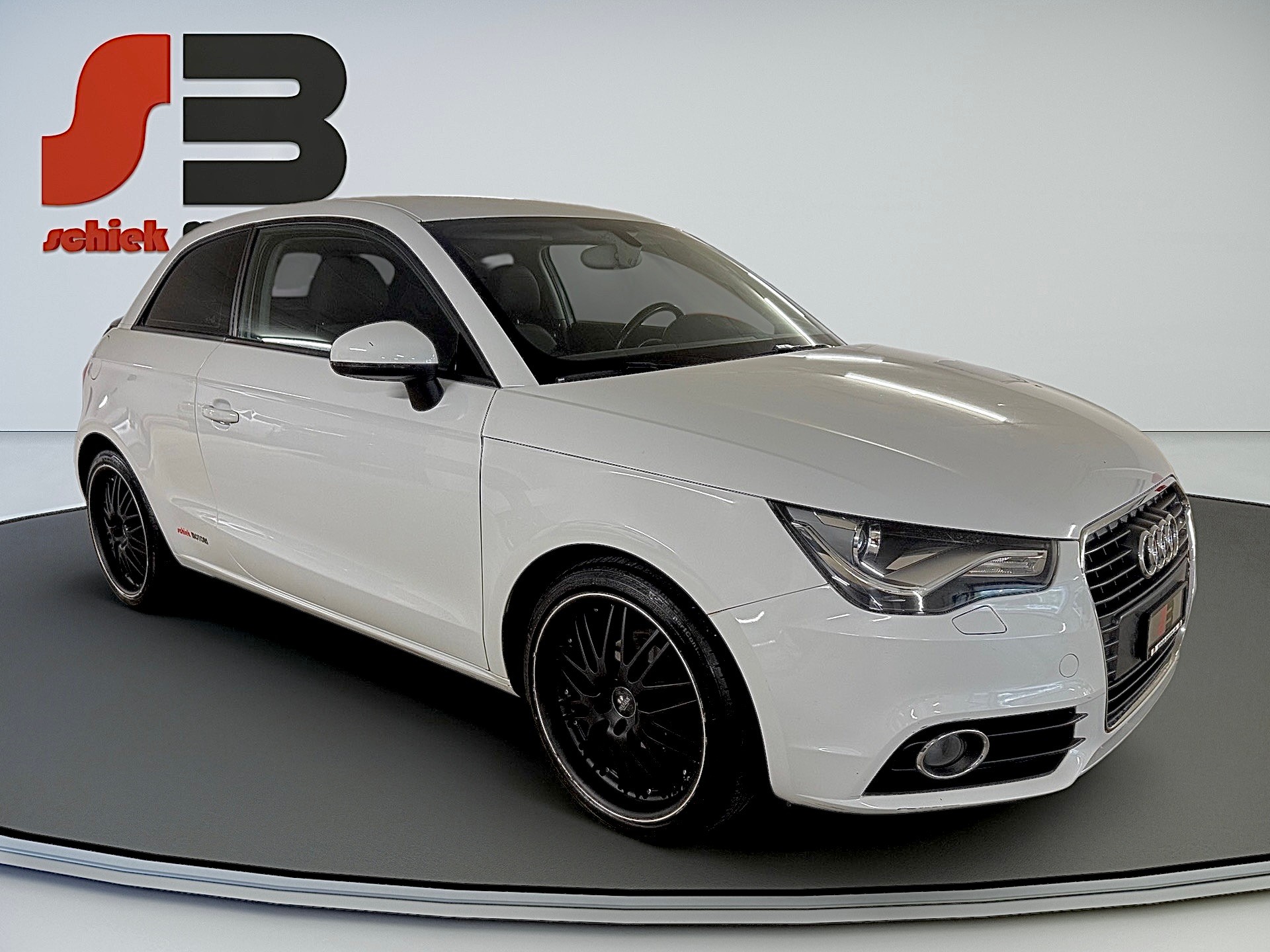 AUDI A1 1.2 TFSI Attraction-image-2
