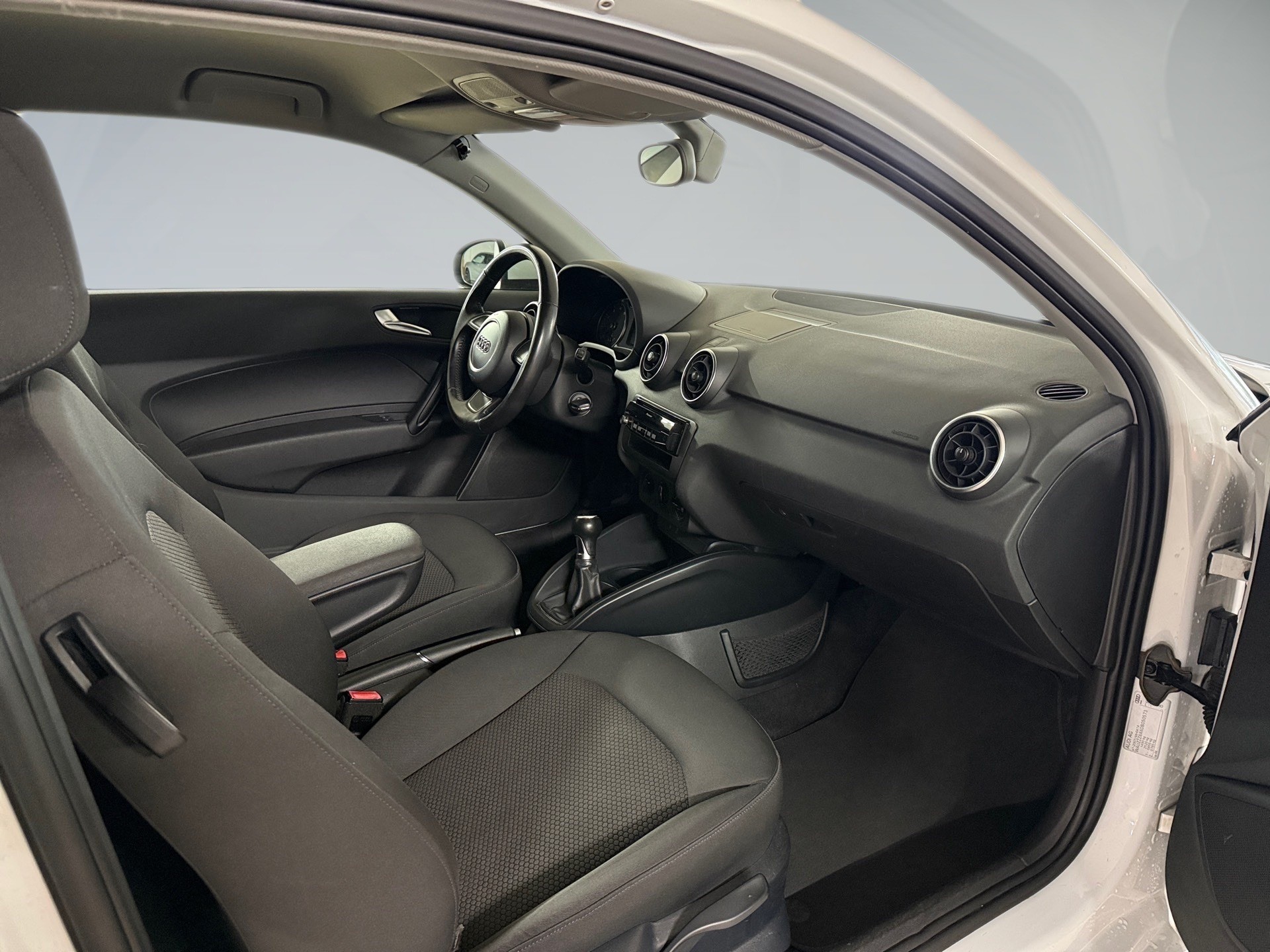 AUDI A1 1.2 TFSI Attraction-image-11