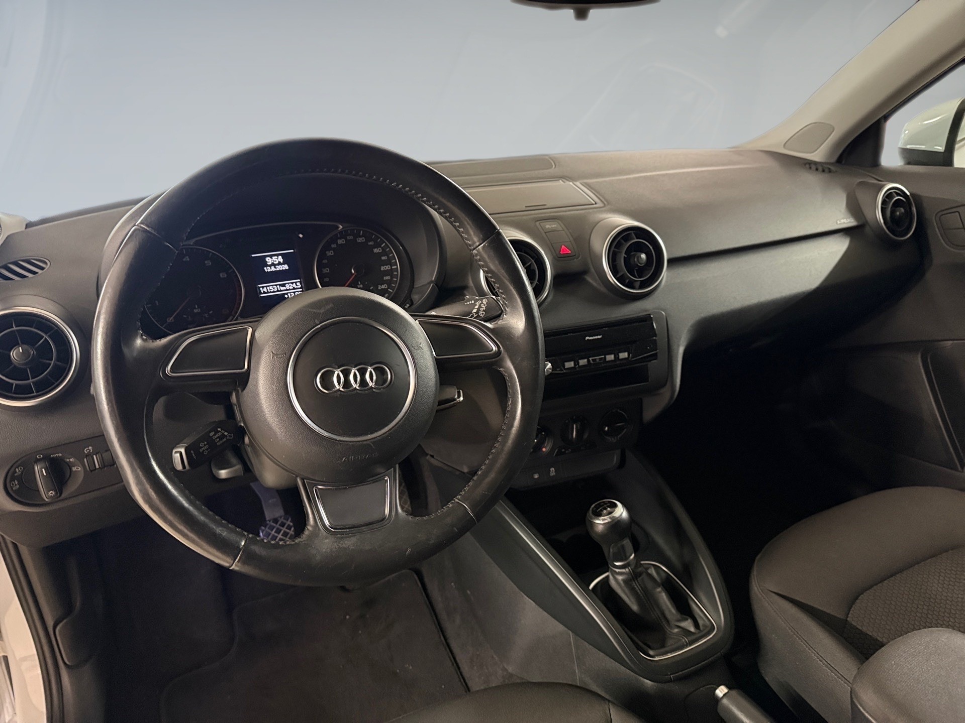 AUDI A1 1.2 TFSI Attraction-image-10