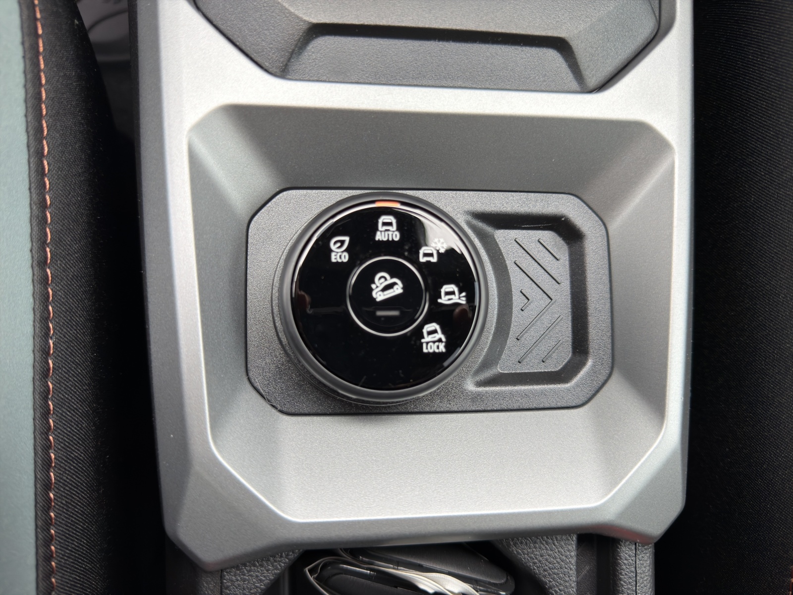 DACIA Duster TCe 150 48V Extreme 4x4 **Adaptiver Tempomat**-image-28