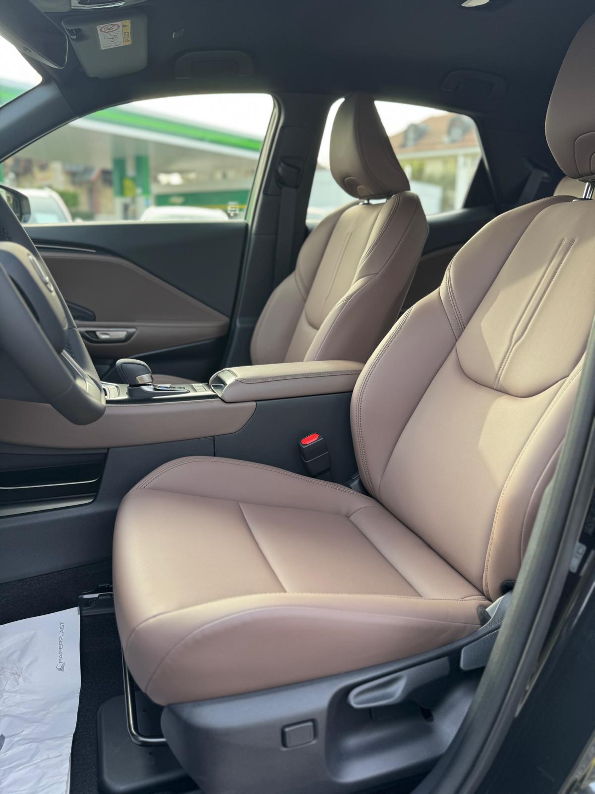 LEXUS LBX FWD Elegant CVT-image-9