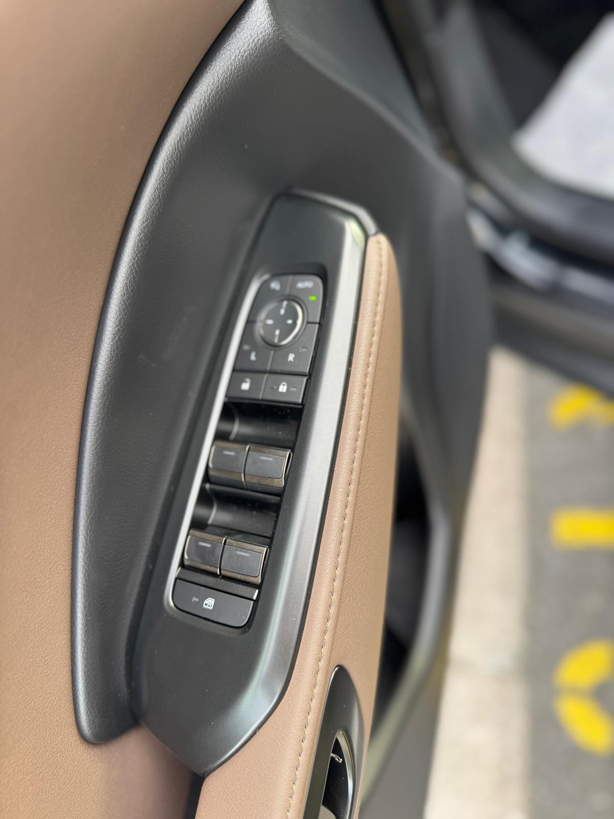 LEXUS LBX FWD Elegant CVT-image-11