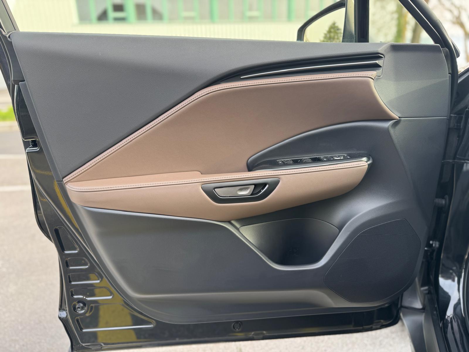 LEXUS LBX FWD Elegant CVT-image-10