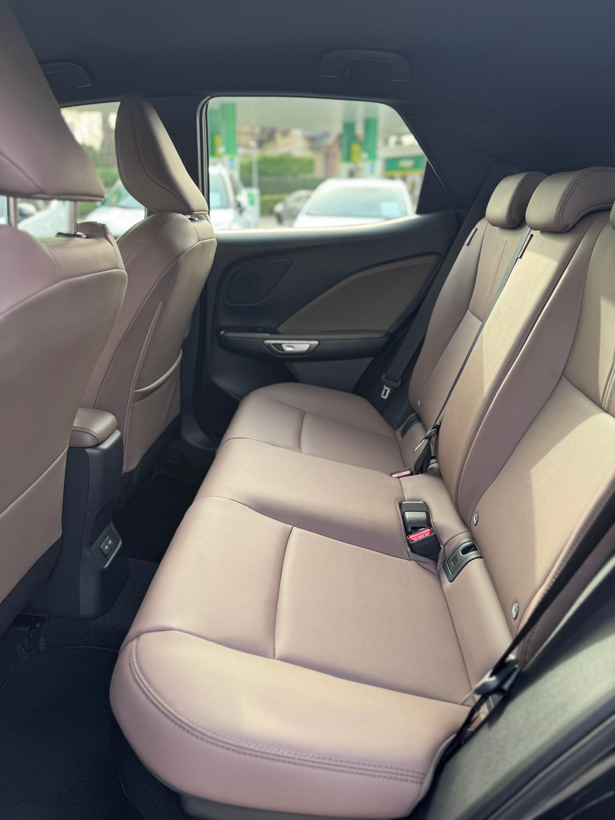LEXUS LBX FWD Elegant CVT-image-12