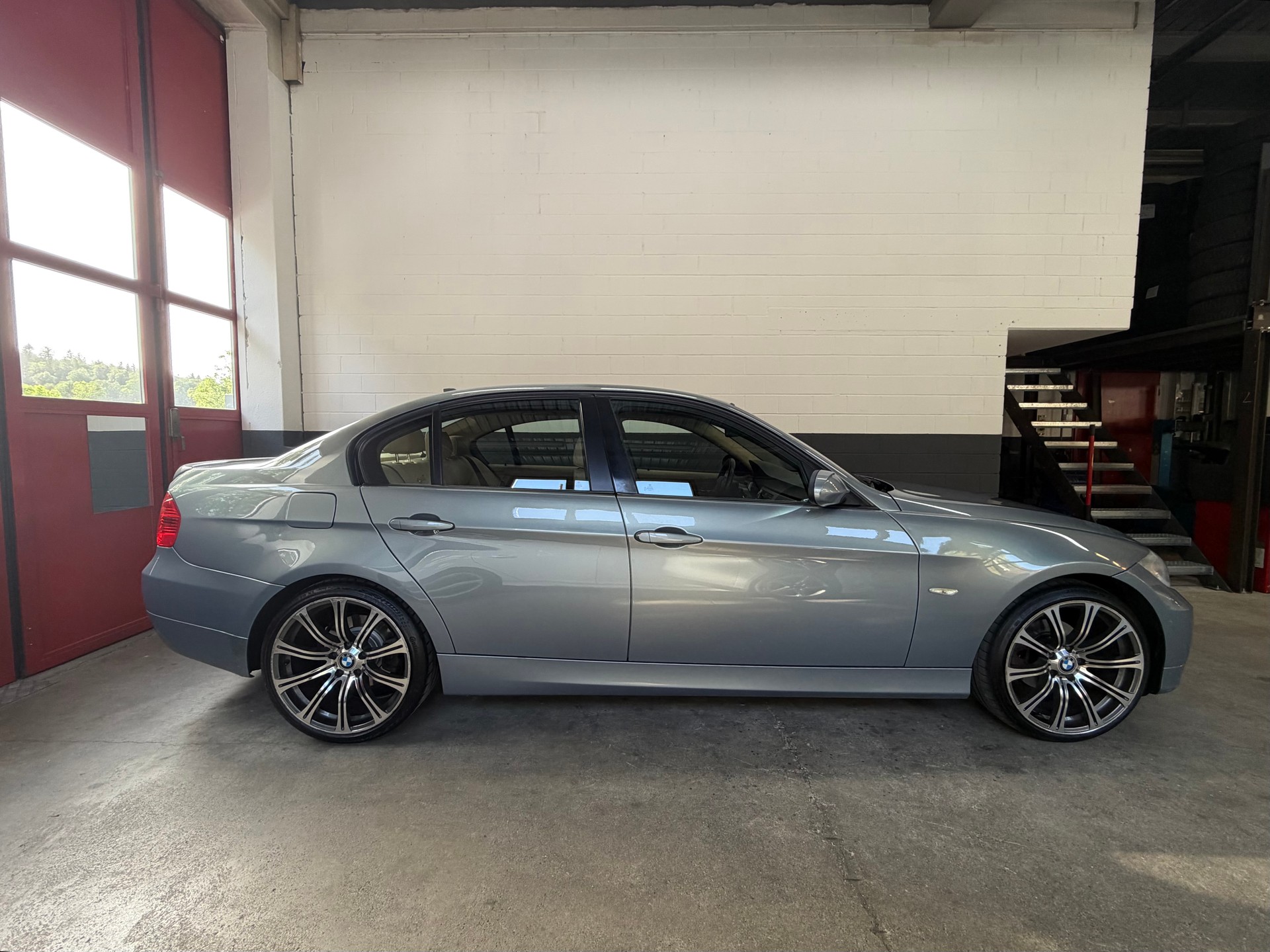 BMW 320i //NEU AB MFK-image-3